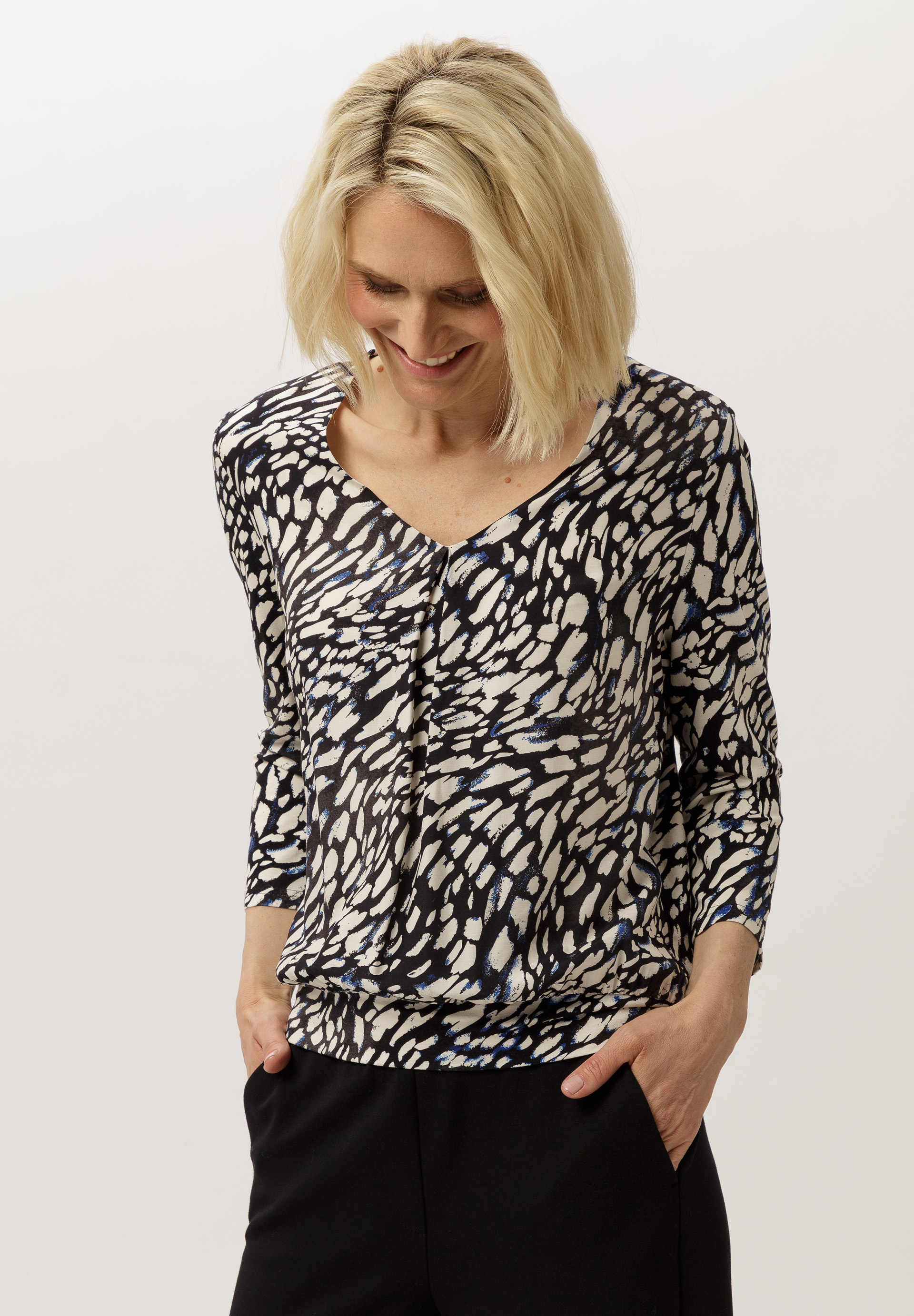 Blusenshirt mit Faltendetail im Vorderteil - Produktbild 1