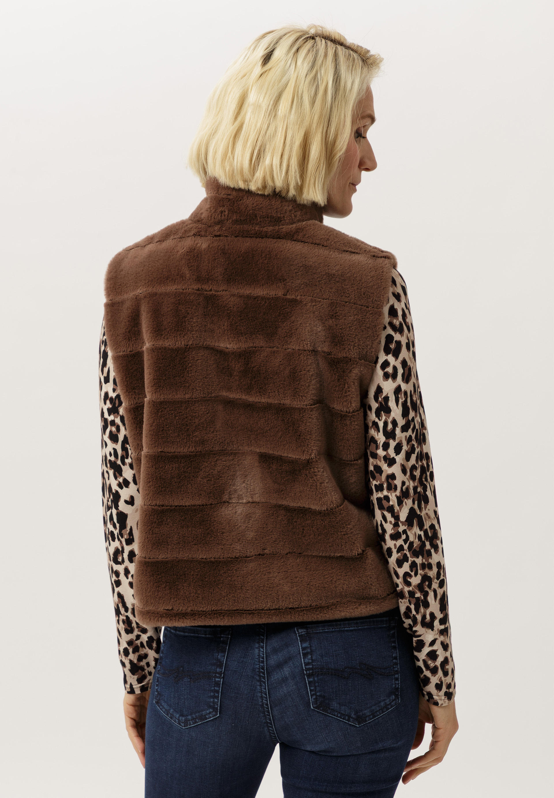 Fellweste mit Stil - Bild 2 Mantel, Strickwaren, Pullover, Jacke, Fleece, Mantel, Strickwaren, Pullover, Jacke, Fleece, Mantel, Strickwaren, Pullover, Jacke, Fleece, Mantel, Strickwaren, Pullover, Jacke, Fleece, Mantel, Strickwaren, Pullover, Jacke, Fleece