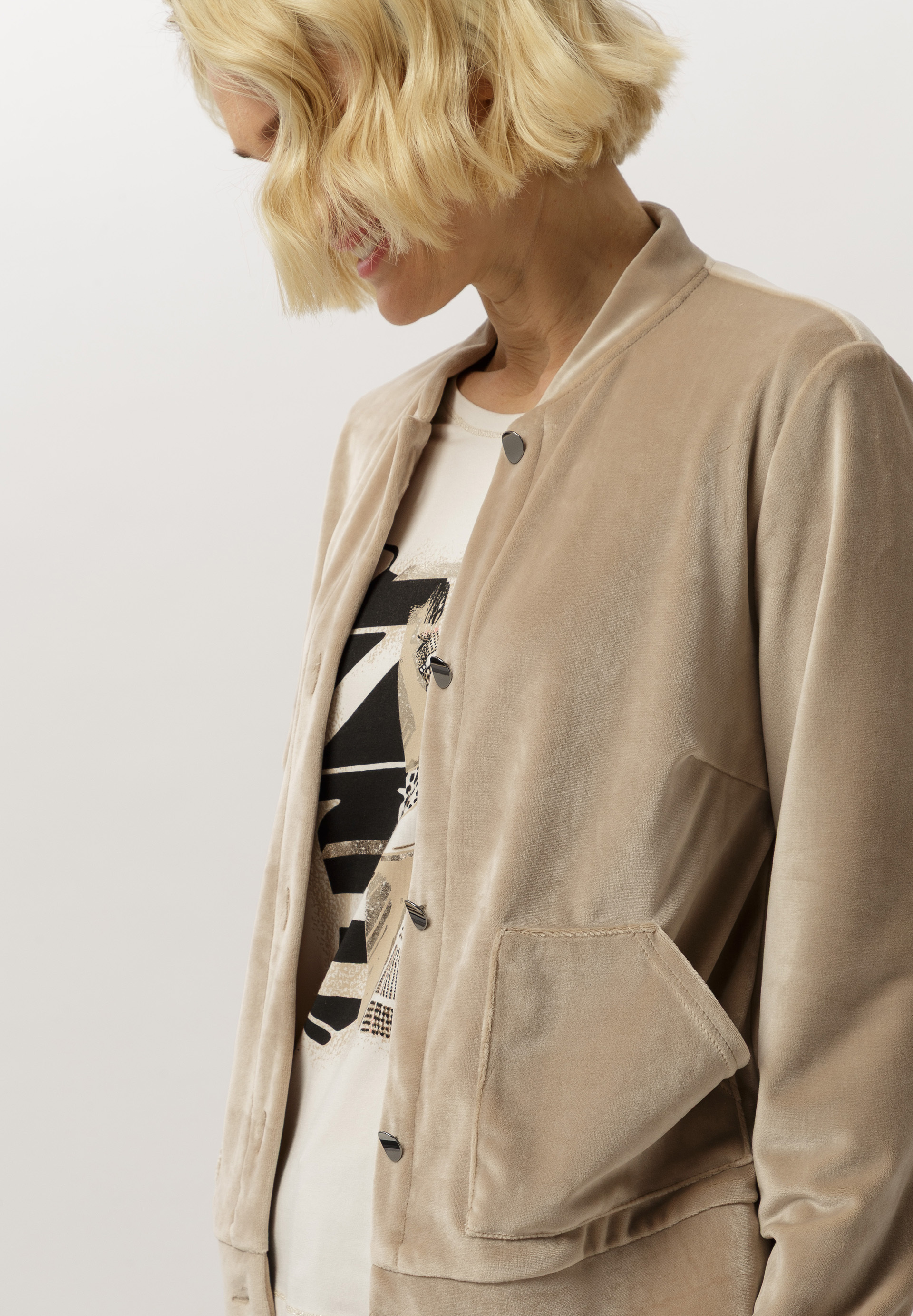 Jacke aus softem Stretch-Samt - Bild 4 Mantel, Jacke, Blazer, Langarm, Pullover, Mantel, Jacke, Blazer, Langarm, Pullover, Mantel, Jacke, Blazer, Langarm, Pullover