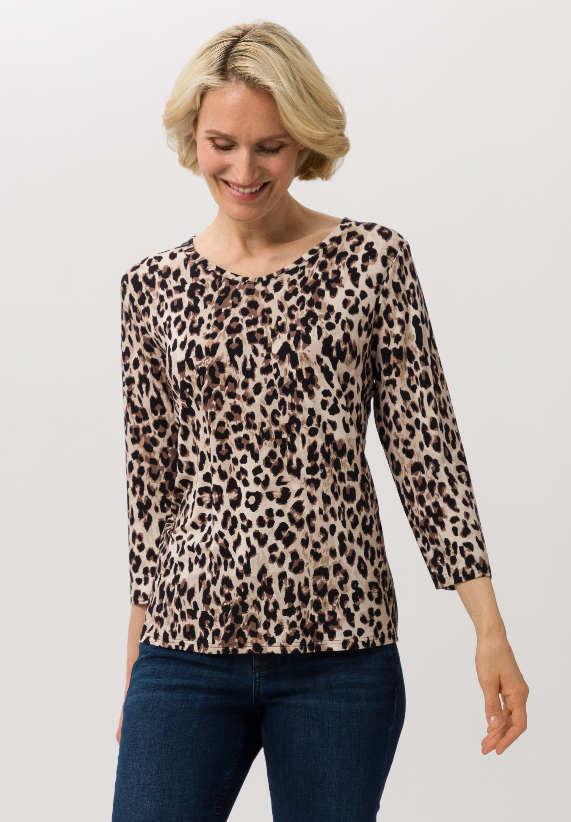 Shirt mit gerundetem V-Ausschnitt - Bild 1 Bluse, Langarm, Erwachsener, Person, Frau, Bluse, Langarm, Erwachsener, Person, Frau, Bluse, Langarm, Erwachsener, Person, Frau