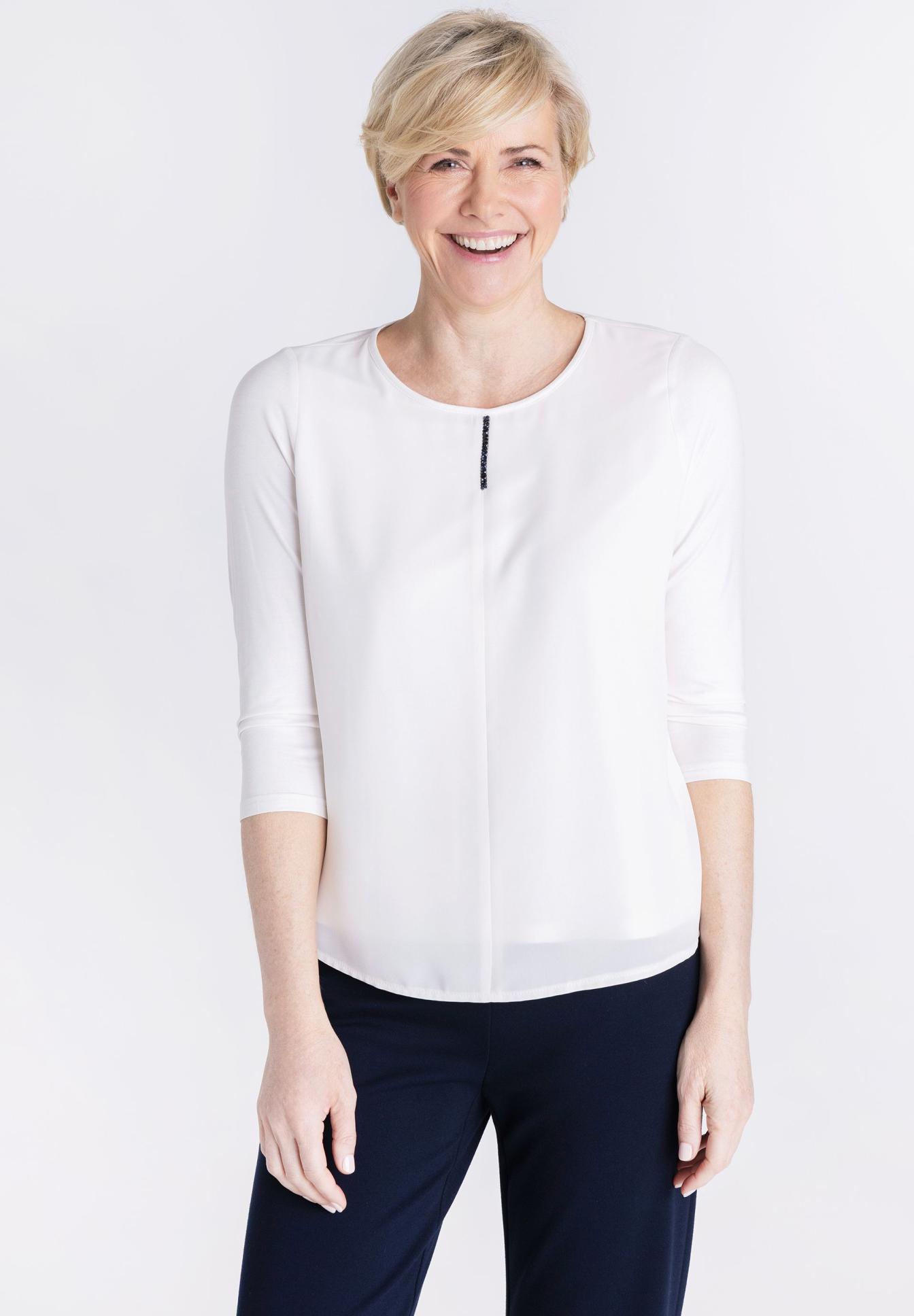 Bluse, Weiße Bluse, 3/4-Ärmel, Runder Ausschnitt, Knopfverschluss, Bluse, 3/4-Arm, Weiß, Knopfleiste, glatte Stoffoberfläche, bluse, 3/4-ärmel, weiß, reine stoffe, runde ausschnitt, Bluse, Weiß, 3/4-Ärmel, lose Passform, Knopfverschluss