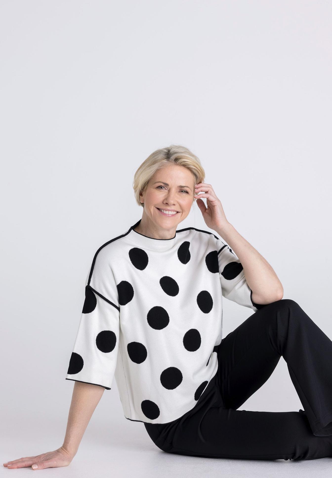 Polka dot, Weißes Oberteil, schwarze Punkte, Dreiviertelärmel, casualer Pullover, Polohemd, Schwarz, Weiß, große Punkte, kurze Ärmel