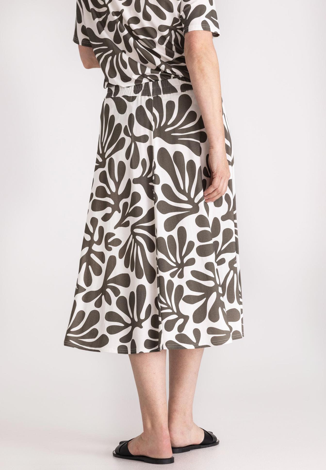 Maxi-weit, Stoffhose, Schwarz-weiß Muster, Weißer Hintergrund, Knöchellänge, Midi, Skirt, Blättermuster, Schwarzweiß, Knielang, Maxi-rok, Abstractes Muster, Schwarzweiß Druck, Weite Beine?, Sommerkleid-Pattern