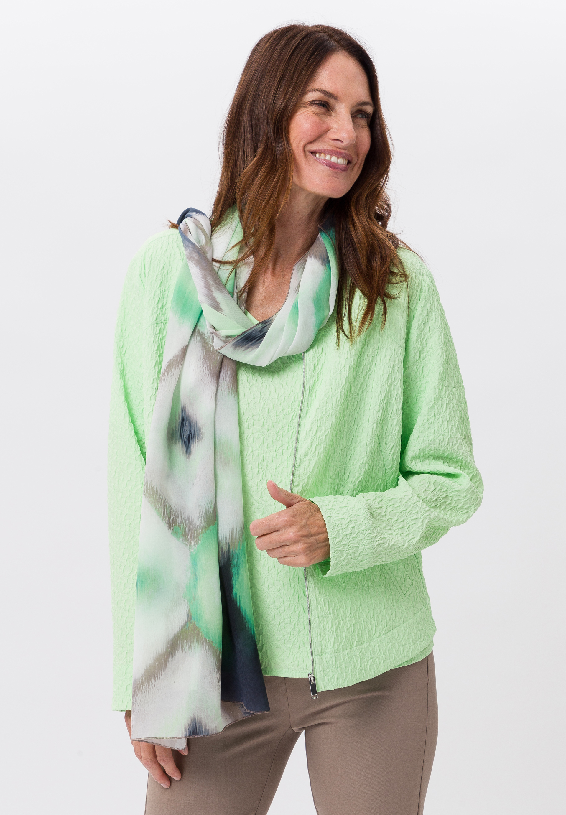 Fashionable scarf in a radiant design - Bild 1 Fashionable scarf in a radiant design - Bild 1