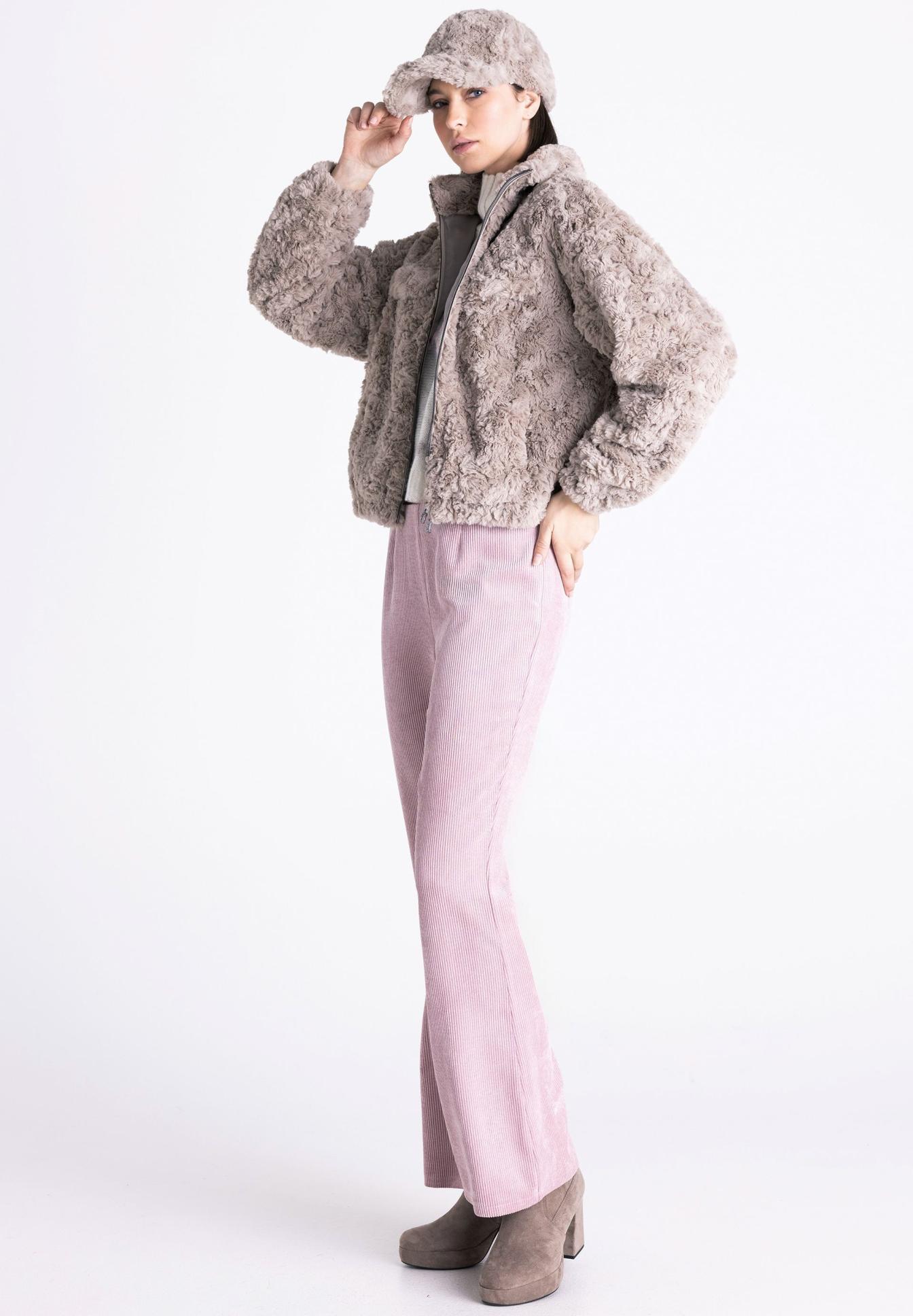 Faux fur jacket, Bouclé coat, Light brown, Pants, Boots, Faux fur jacket, Shaggy coat, Pink corduroy pants, Beanie, Ankle boots, Faux fur jacket, Bomber jacket, Cuffed plush, Bouclé coat, Corduroy pants, Teddy-Jacke, Felljacke, Bobato, Pinkel, Cordhose
