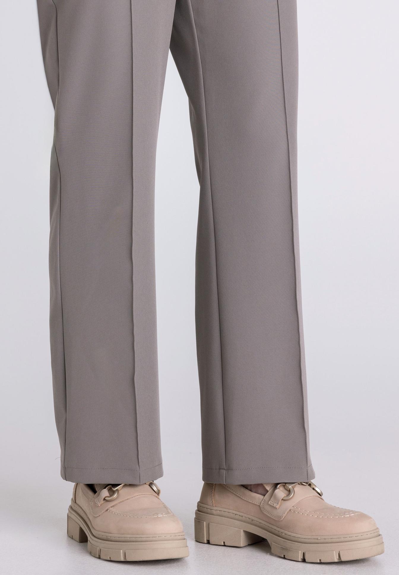 grau, hose, flache schuhe, slip-on, breite passform, Hose, Kleiderhose, Beige Schuhe, Plateausohle, Latzfreie Slacks