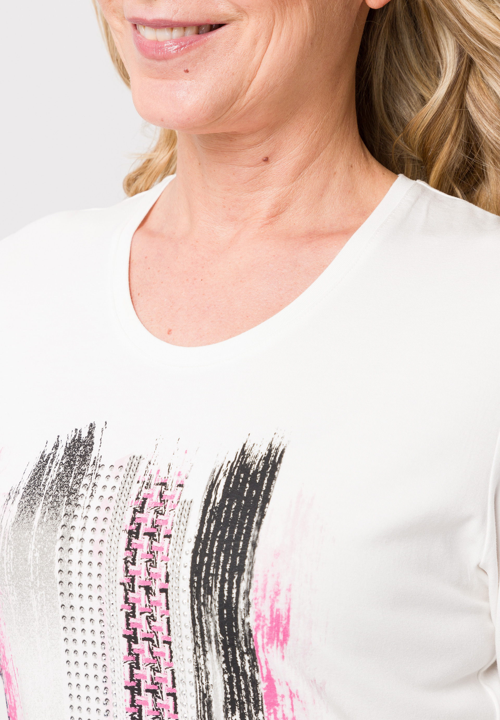 Shirt mit Strassdetails - Bild 4 T-shirt, Erwachsener, Weiblich, Person, Frau, T-shirt, Erwachsener, Weiblich, Person, Frau, T-shirt, Erwachsener, Weiblich, Person, Frau, T-shirt, Erwachsener, Weiblich, Person, Frau, T-shirt, Erwachsener, Weiblich, Person, Frau