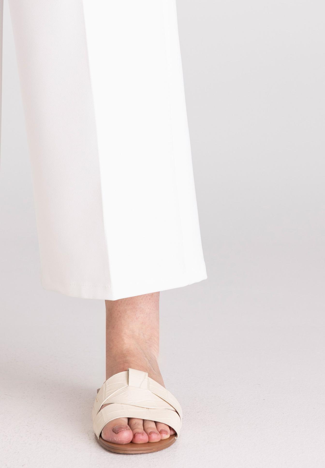 Sandal, Sandalen, Beige, Flach, Gurtband, sandalen, beige, quaste, open-toe, pflanzlich-leder?, sandalen, sandale, fußbett, plattenabsatz, weiss, sandalen, offenzehe, kreuzband, keilabsatz, beige, Open toe, Sandals, Flat, White, Footwear