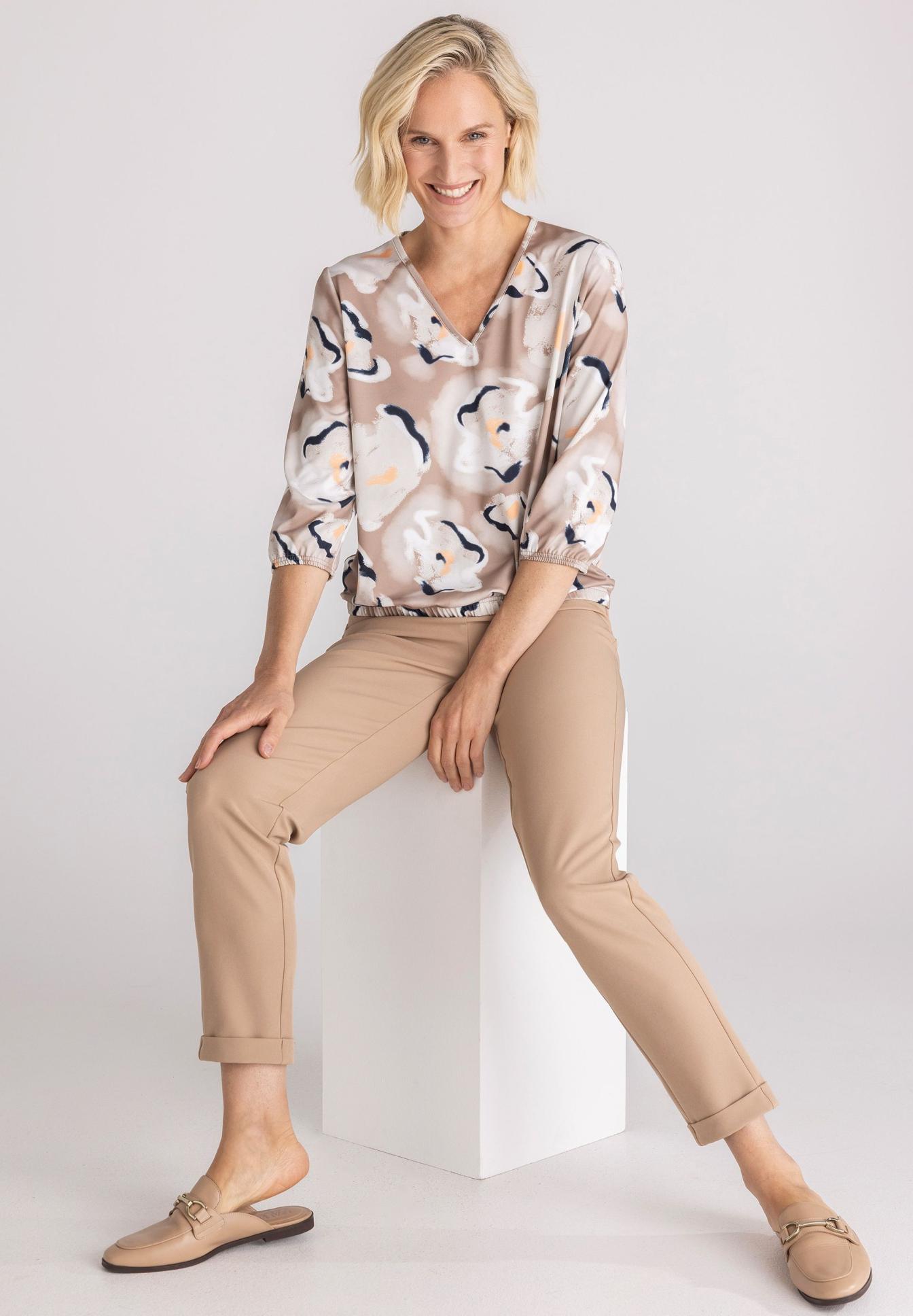 Bluse, Muster, Pastell, Viskose, Beige, BlusenTop, Viskose, Hellrosa, Allover Muster, Pantolette, Bluse, Gemustertes Oberteil, Lauwarme Farben, 3/4-Ärmel, Beige Hose