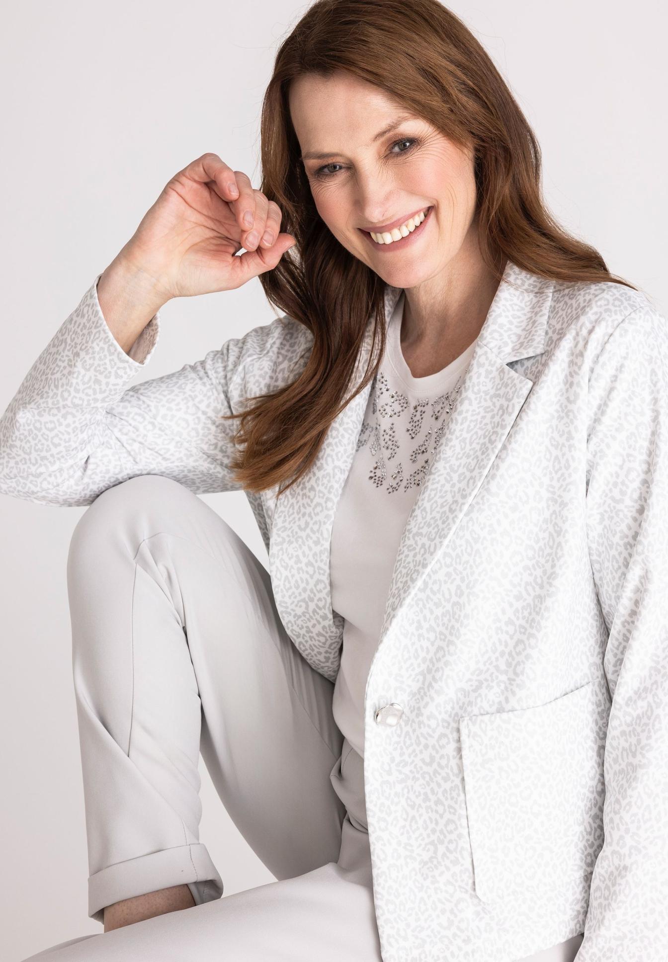 Blazer, Leopardenmuster, Hose, weiße Kleidung, Kombination, Blazer, Jacke, Leopardendruck, Hellgrau, Outfit-Zusatz, jacke, anzugjacke, leopardendruck, hellgrau, blazer, Leopardenprint, Blazer, Jacke, Hemd, Weiß/hellgrau