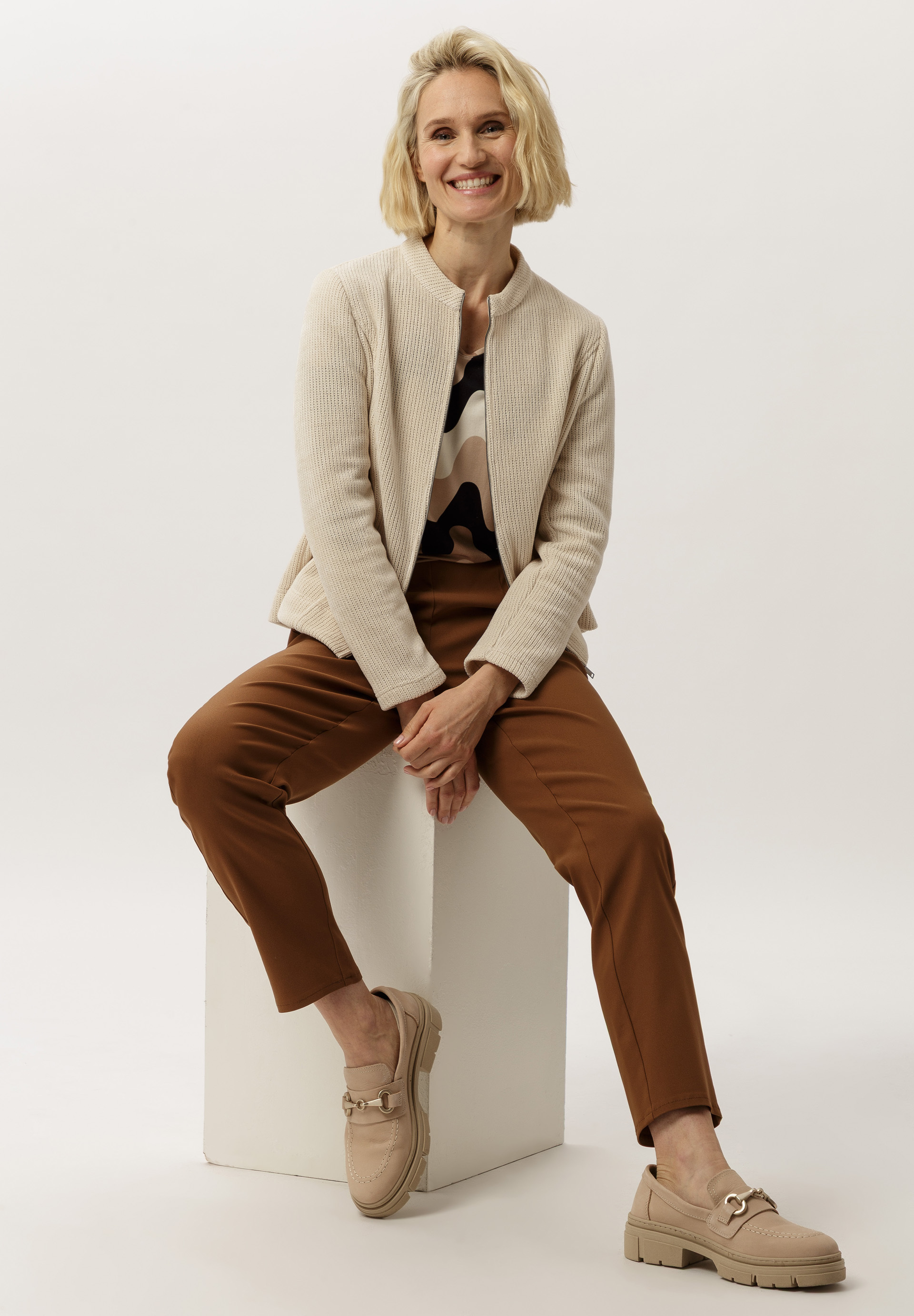 Shirt With rounded V-neckline - Product Image 2