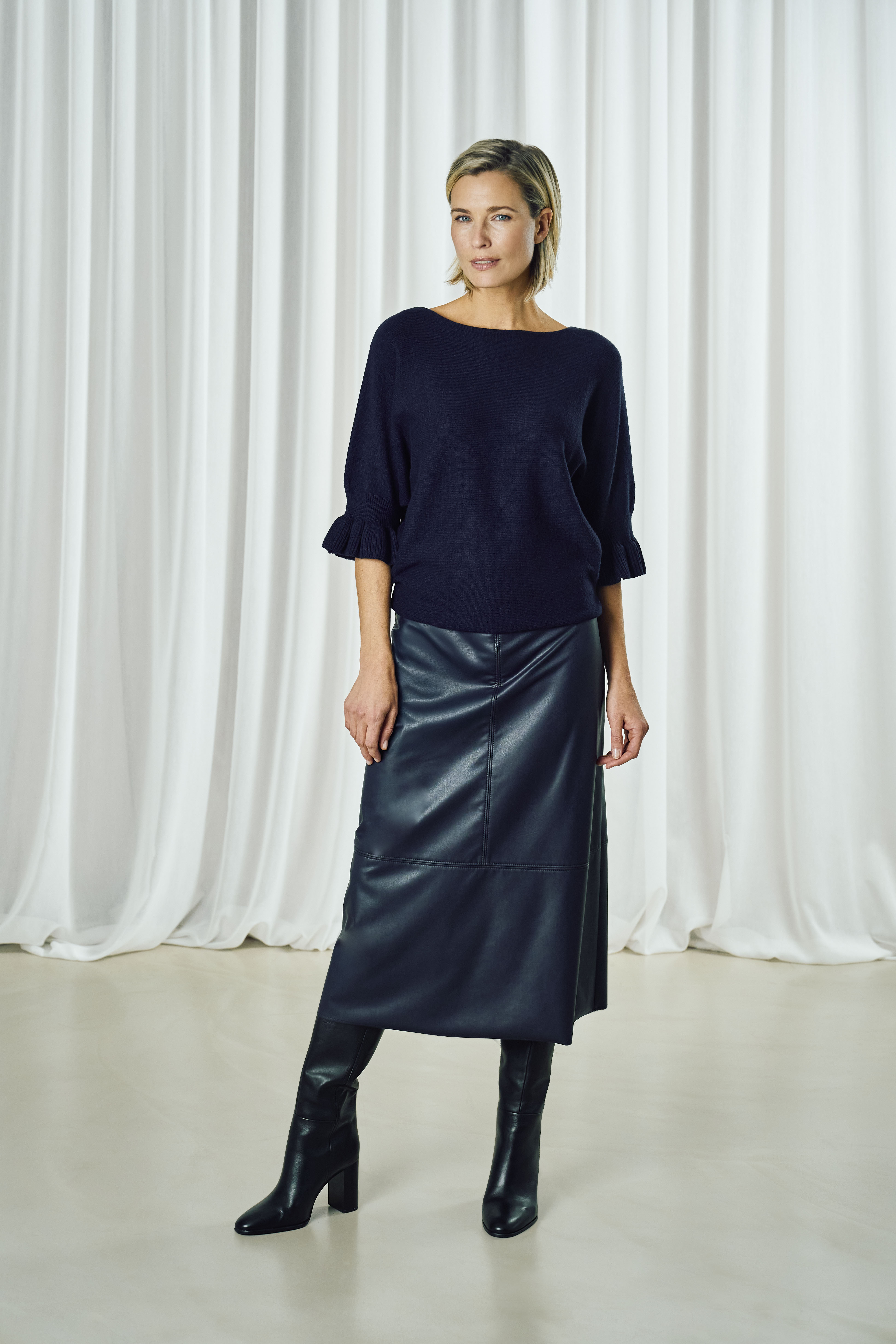 dunkelblau Pullover, 3/4-Ärmel, Knit top, Lederrock, Stiefel