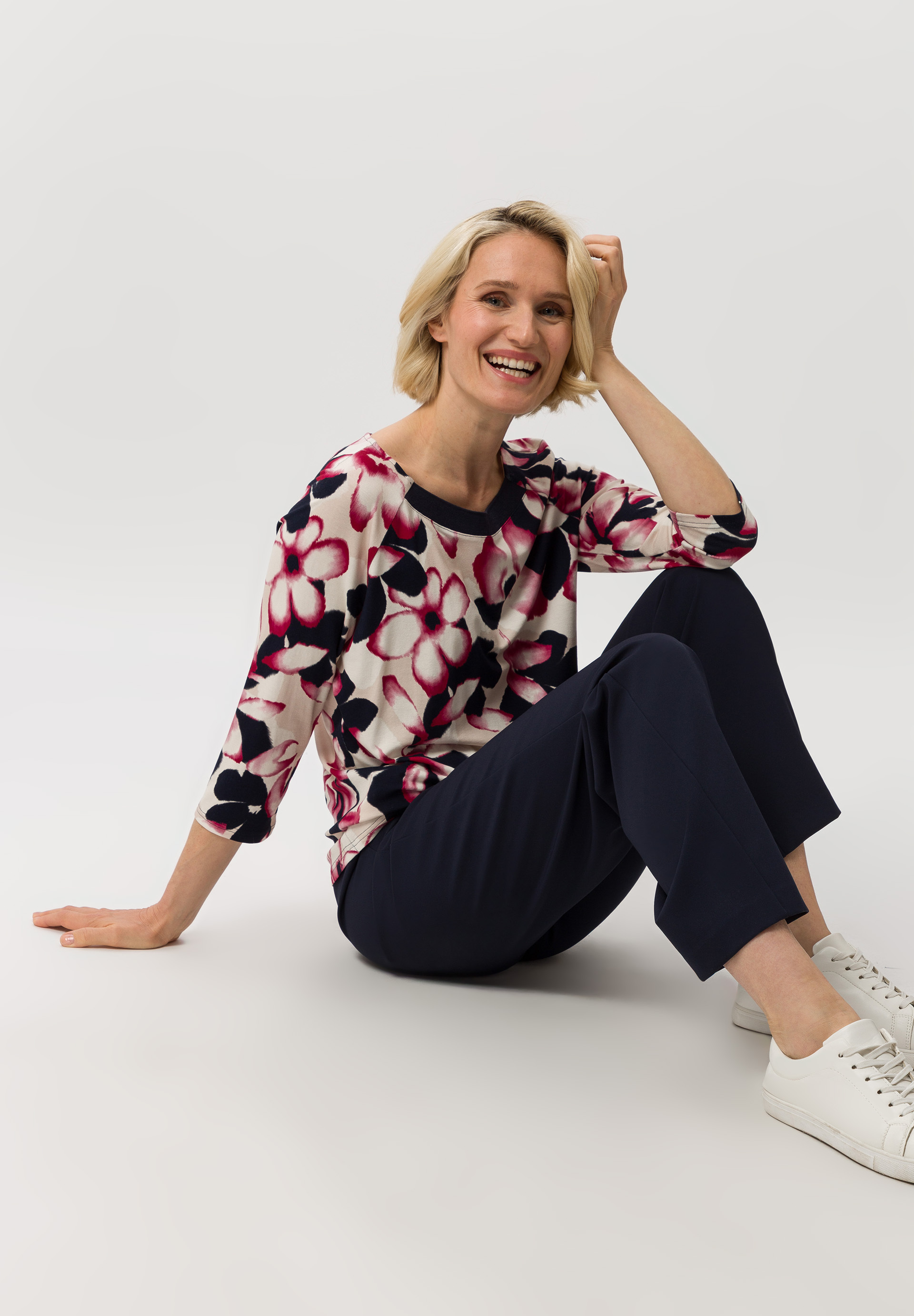 Shirt mit Strickbündchen - Bild 1 Erwachsener, Weiblich, Person, Frau, Schuh, Erwachsener, Weiblich, Person, Frau, Schuh, Erwachsener, Weiblich, Person, Frau, Schuh, Erwachsener, Weiblich, Person, Frau, Schuh, Erwachsener, Weiblich, Person, Frau, Schuh