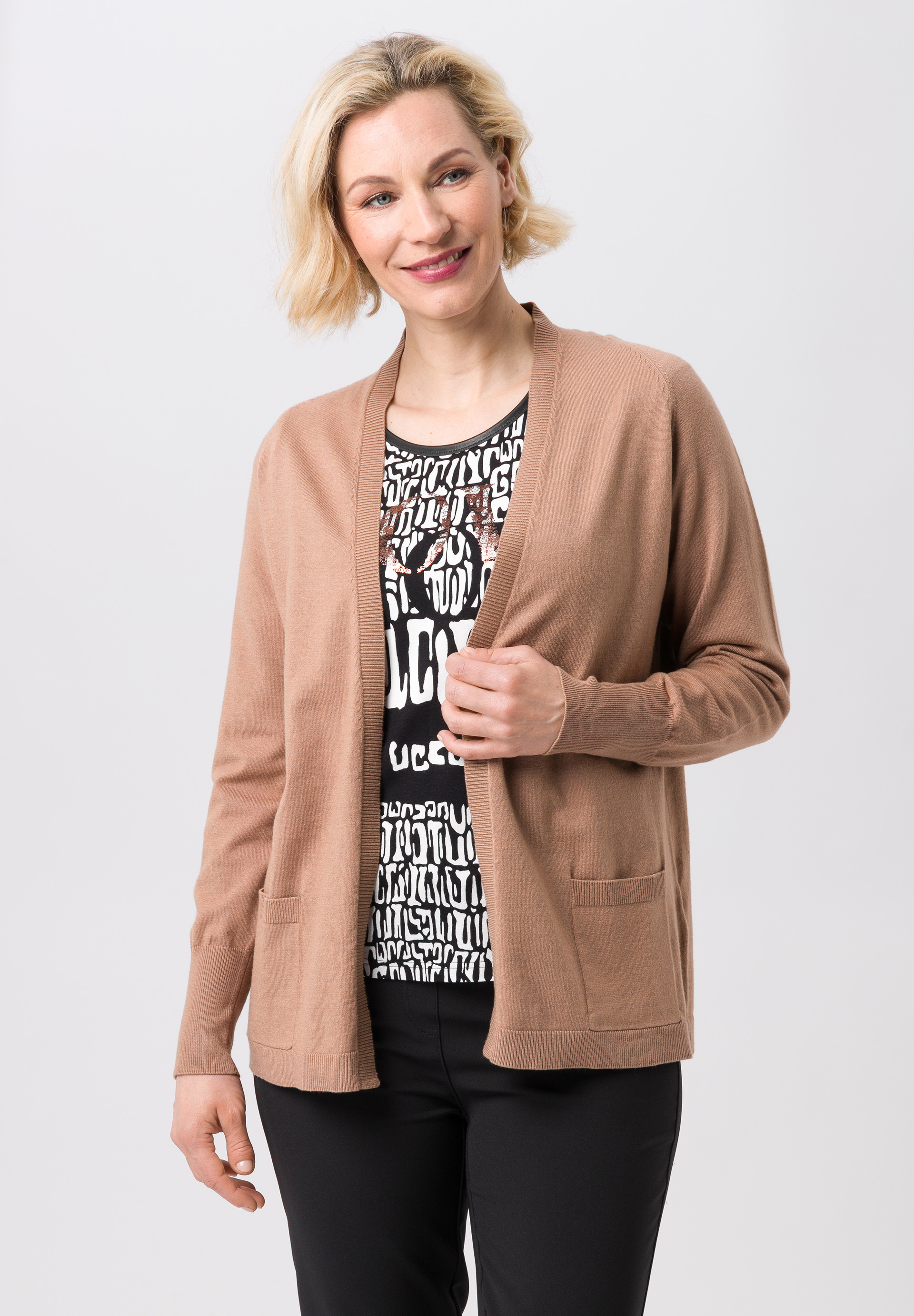Strickjacke mit praktischen Saumtaschen - Produktbild 1