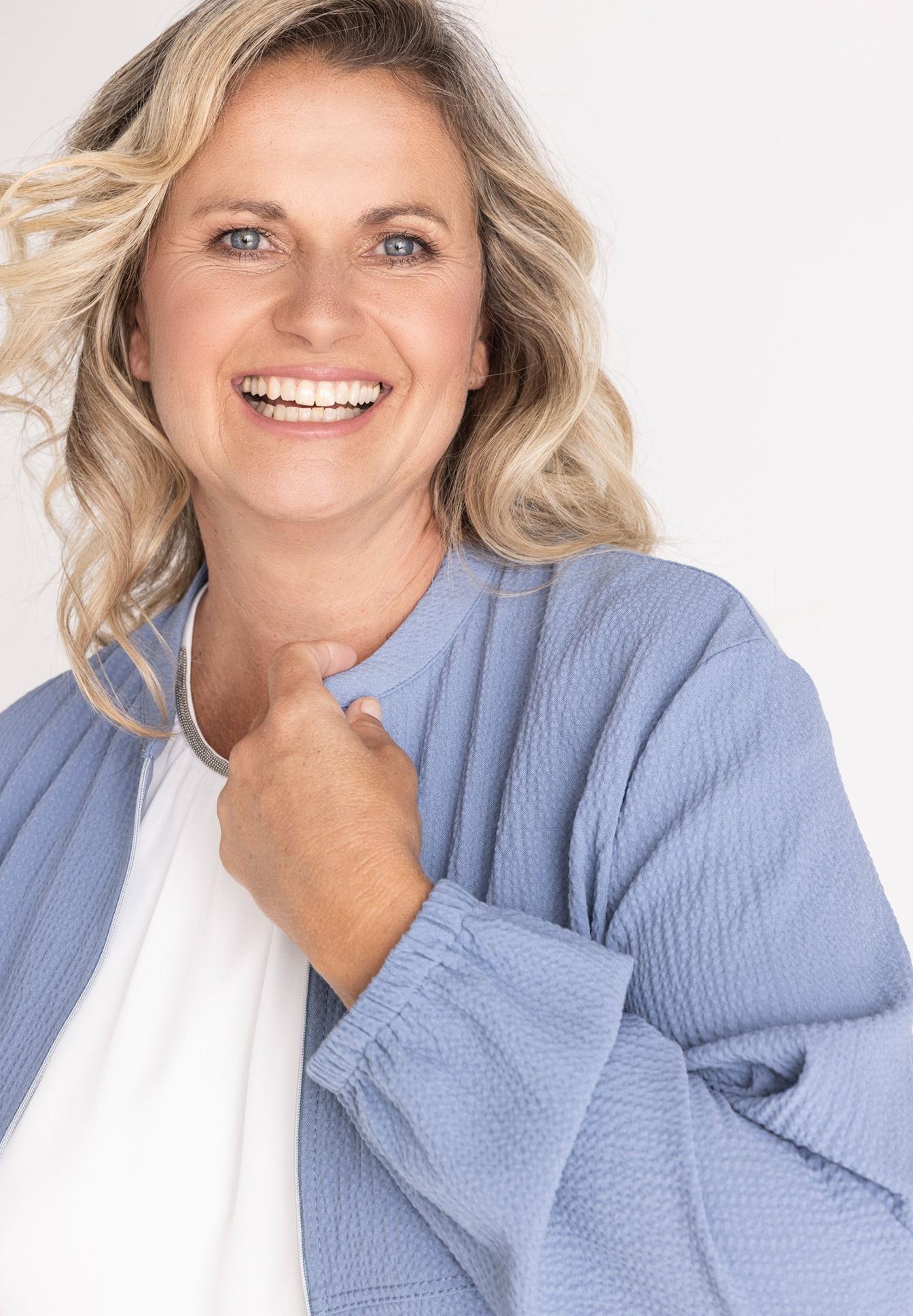 frau, blonde, blau, jacke, alltag