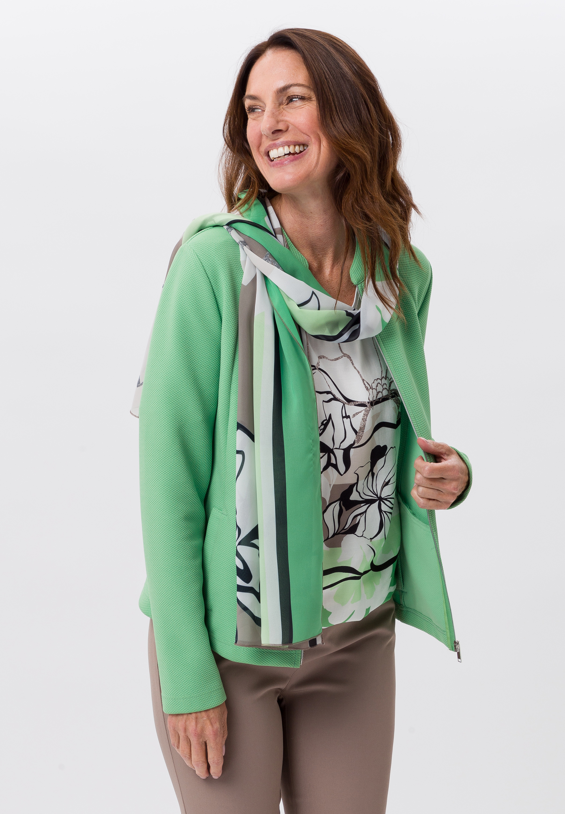 Fashionable scarf with a great all-over print - Bild 1 Fashionable scarf with a great all-over print - Bild 1