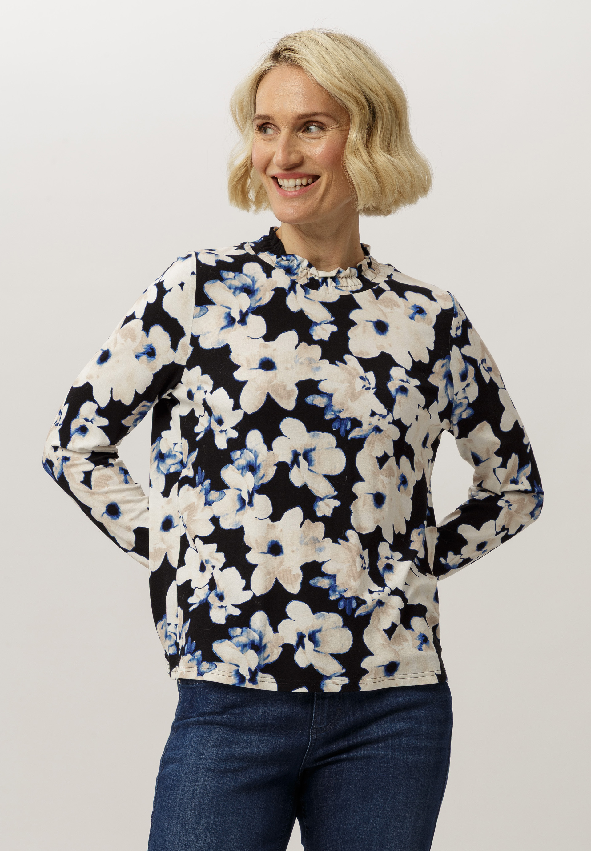 Shirt Unique print - Bild 1 Bluse, Langarm, Erwachsener, Person, Frau, Bluse, Langarm, Erwachsener, Person, Frau, Bluse, Langarm, Erwachsener, Person, Frau, Bluse, Langarm, Erwachsener, Person, Frau, Bluse, Langarm, Erwachsener, Person, Frau