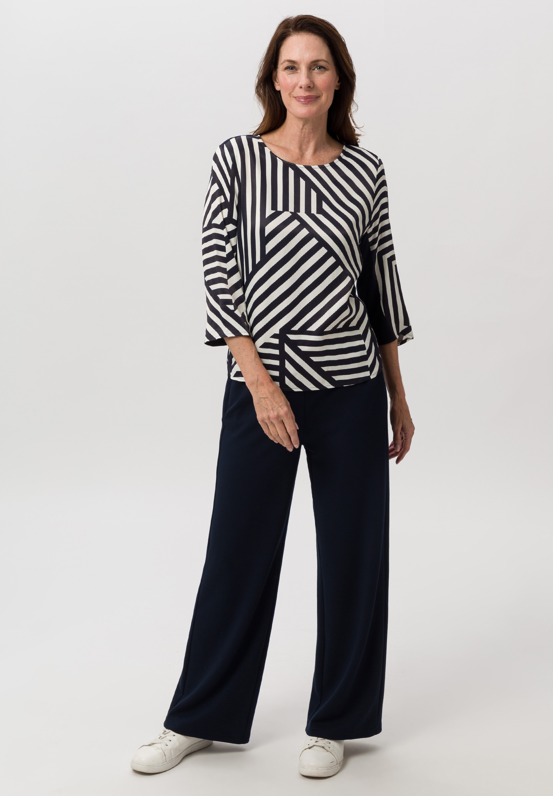 Blouse shirt In a distinctive striped design - Bild 3 Hosen, Bluse, Langarm, Person, Frau, Hosen, Bluse, Langarm, Person, Frau, Hosen, Bluse, Langarm, Person, Frau, Hosen, Bluse, Langarm, Person, Frau, Hosen, Bluse, Langarm, Person, Frau, Hosen, Bluse, Langarm, Person, Frau