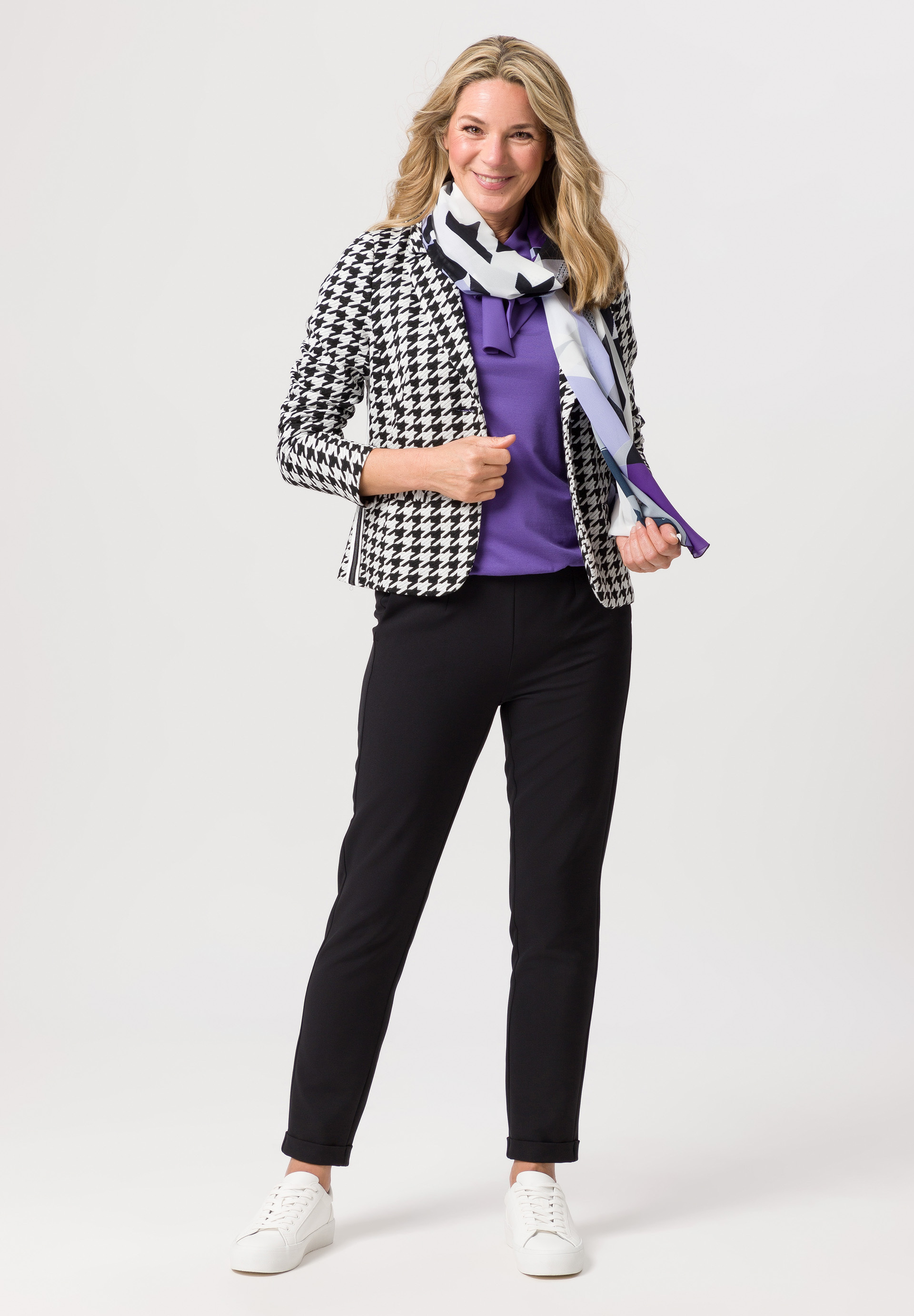 Cloth with striking print - Bild 2 Blazer, Mantel, Jacke, Formelle Kleidung, Anzug, Blazer, Mantel, Jacke, Formelle Kleidung, Anzug, Blazer, Mantel, Jacke, Formelle Kleidung, Anzug, Blazer, Mantel, Jacke, Formelle Kleidung, Anzug, Blazer, Mantel, Jacke, Formelle Kleidung, Anzug