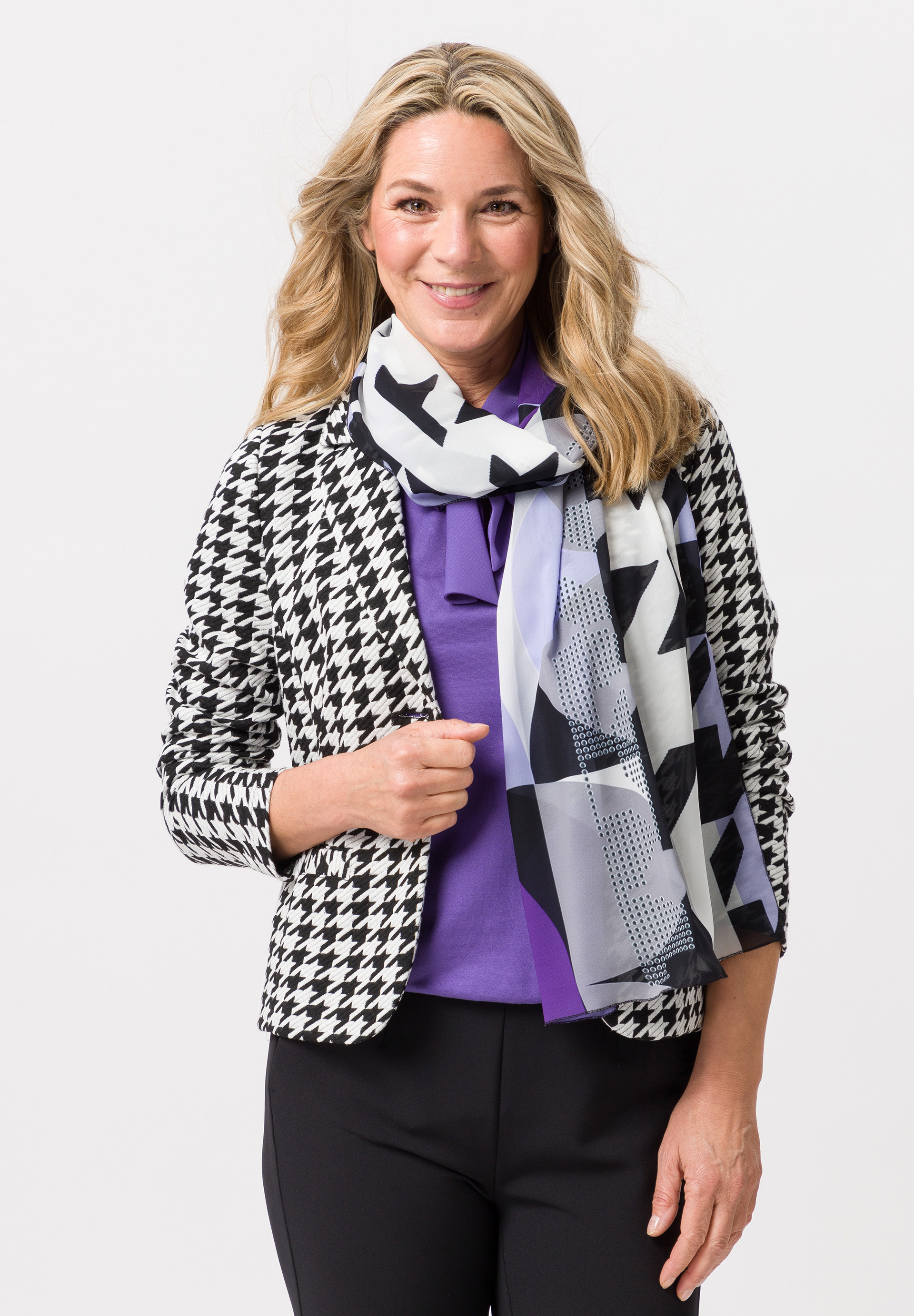 Cloth with striking print - Bild 1 Mantel, Jacke, Blazer, Halstuch, Pullover, Mantel, Jacke, Blazer, Halstuch, Pullover, Mantel, Jacke, Blazer, Halstuch, Pullover, Mantel, Jacke, Blazer, Halstuch, Pullover, Mantel, Jacke, Blazer, Halstuch, Pullover