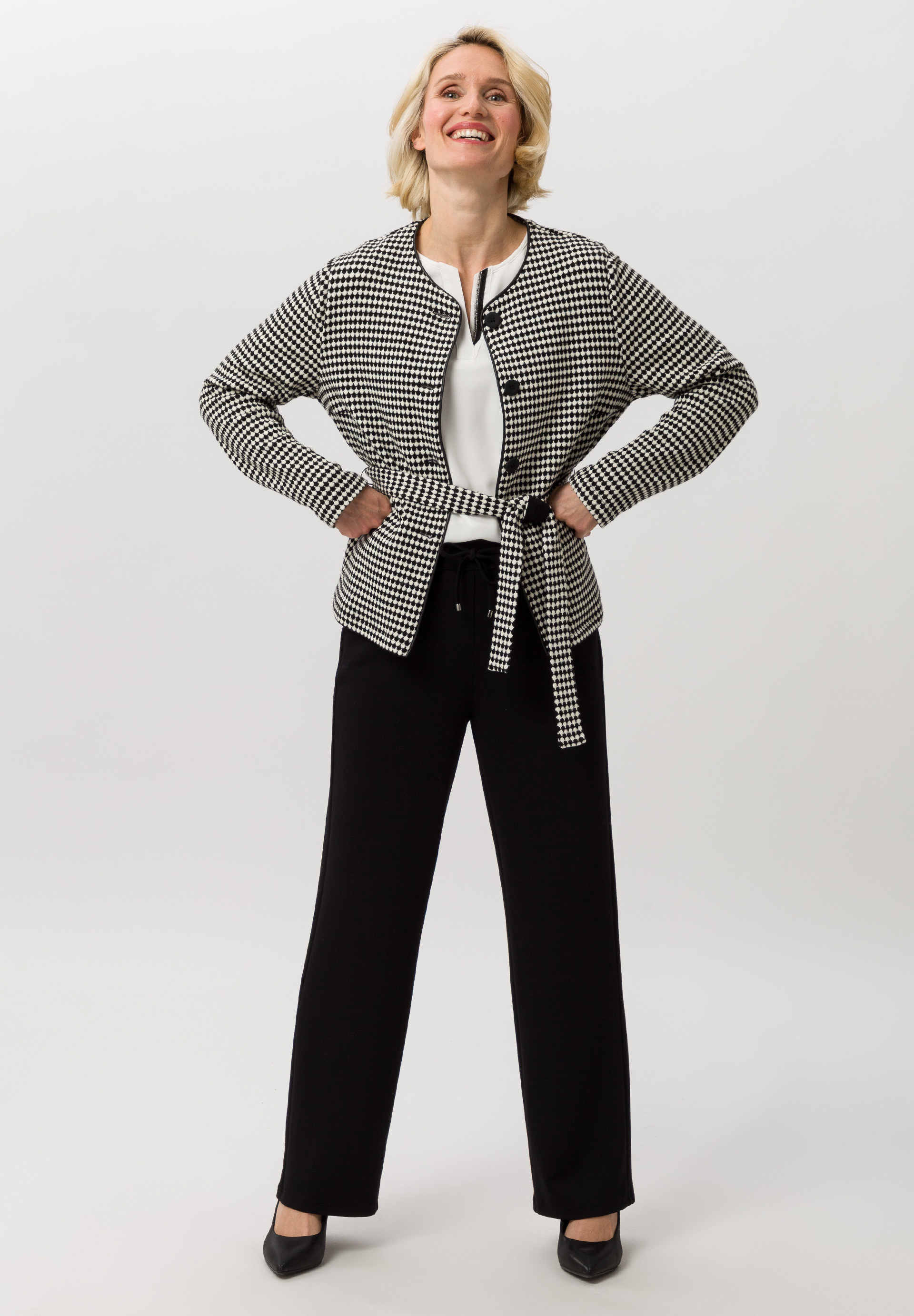 Knitted blazer with contrasting piping and tie belt Knitted blazer with contrasting piping and tie belt - Product Image 2