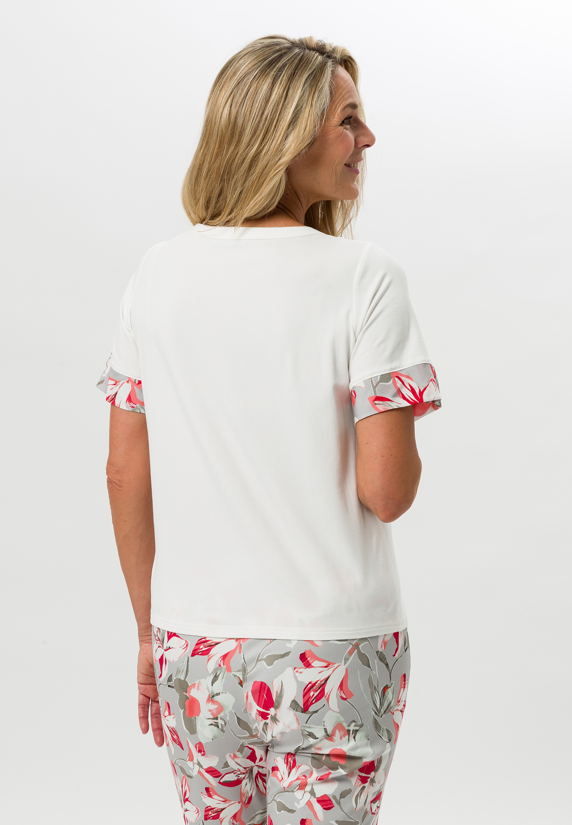 Feminines Shirt im Materialmix - Bild 2