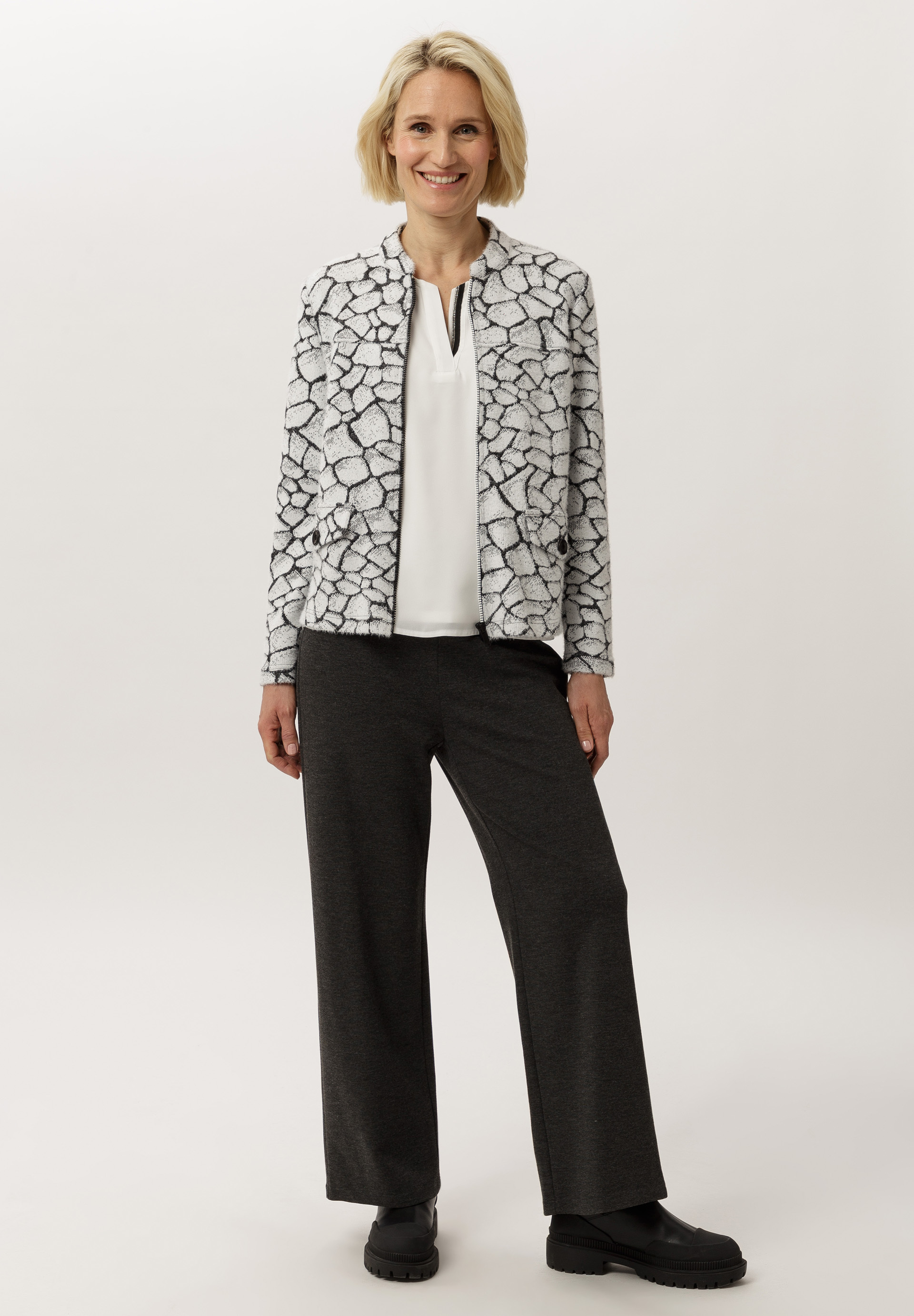 Strickjacke in modernem Fancy-Strick - Bild 3 Bluse, Formelle Kleidung, Anzug, Hosen, Blazer, Bluse, Formelle Kleidung, Anzug, Hosen, Blazer