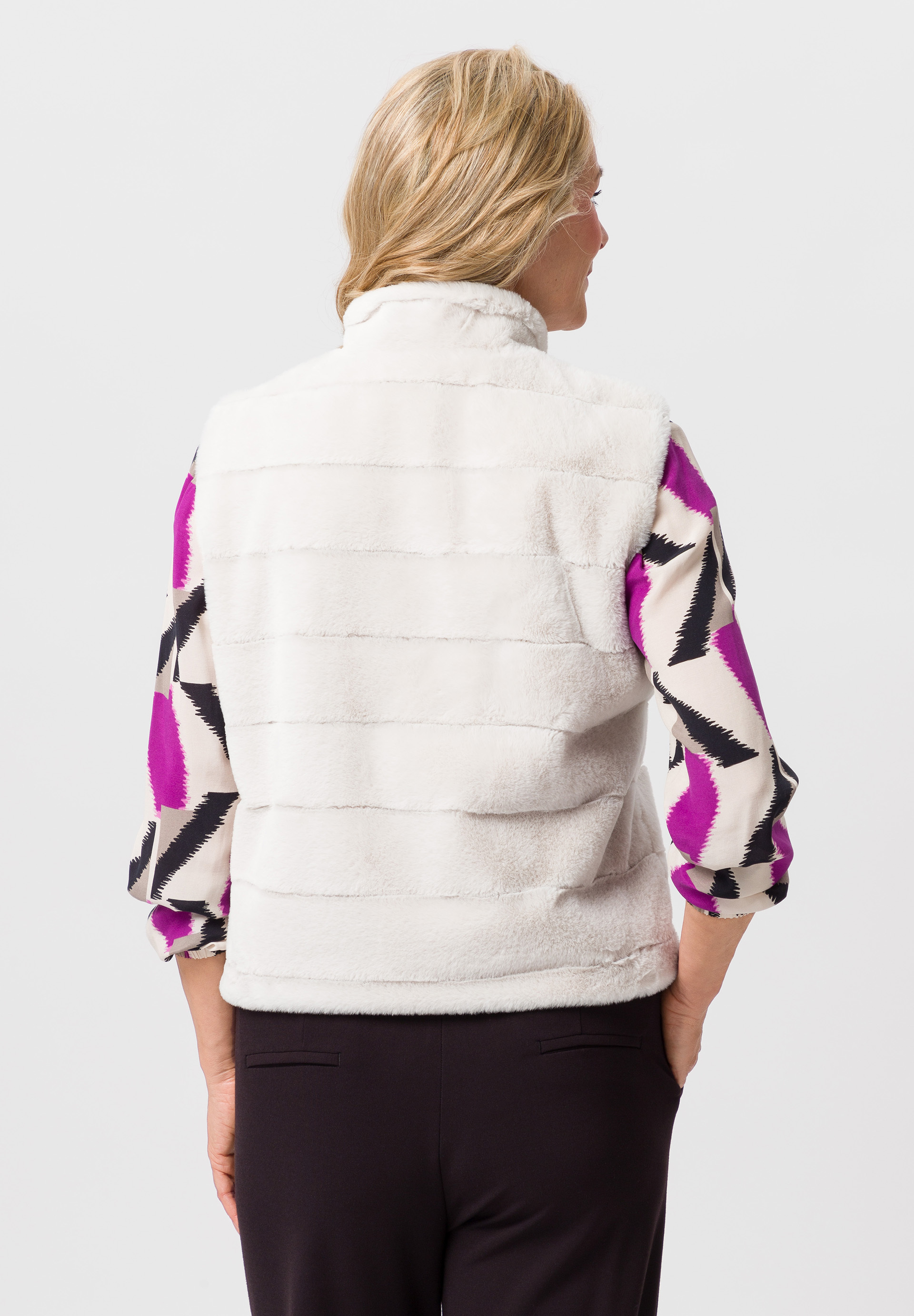 Weste mit praktischem Reißverschluss - Bild 2 Pulli, Sweatshirt, Fleece, Kapuzenpulli, Mantel, Pulli, Sweatshirt, Fleece, Kapuzenpulli, Mantel, Pulli, Sweatshirt, Fleece, Kapuzenpulli, Mantel, Pulli, Sweatshirt, Fleece, Kapuzenpulli, Mantel, Pulli, Sweatshirt, Fleece, Kapuzenpulli, Mantel