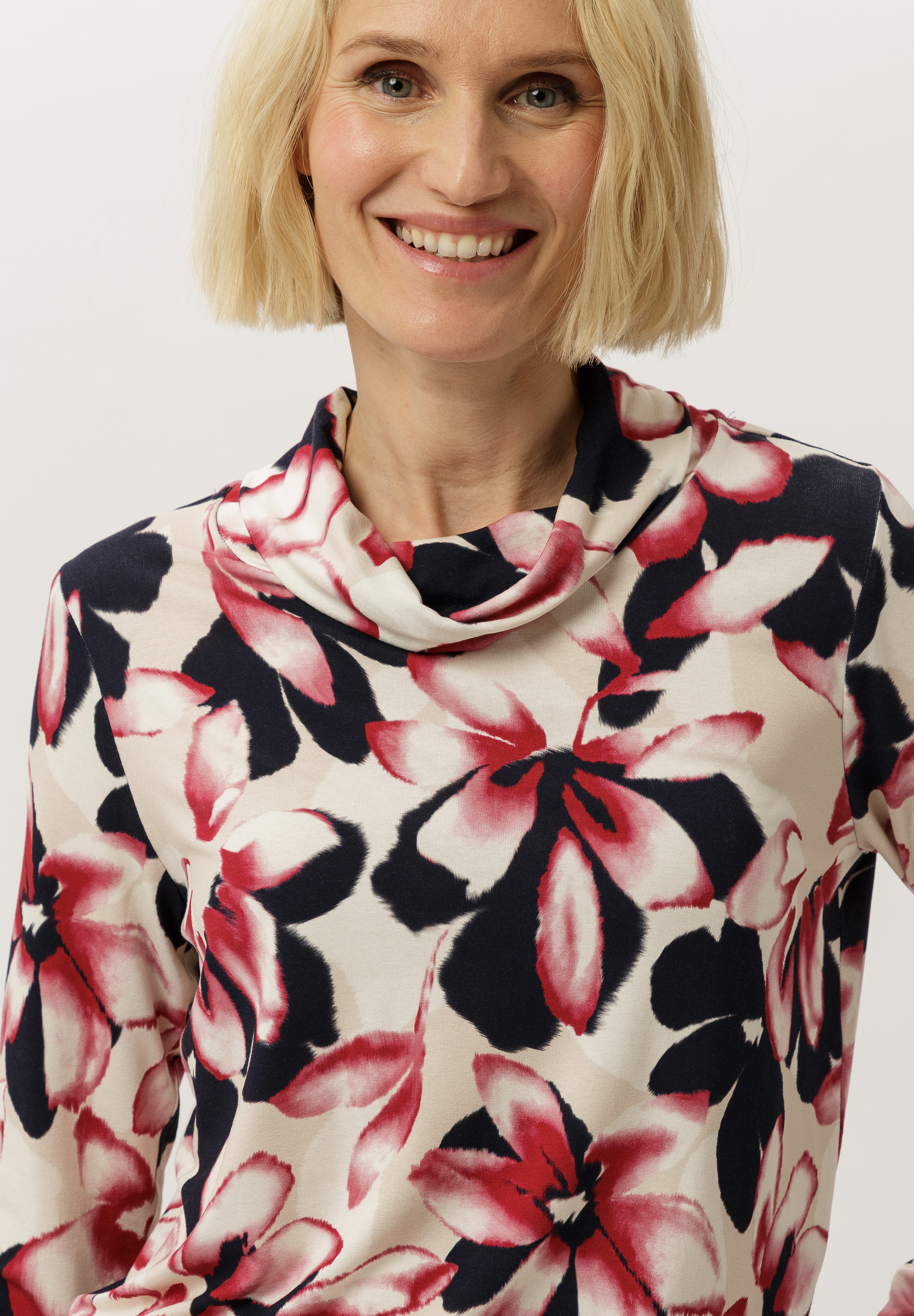 Bluse, Kleidung, Langarm, Halstuch, Gesicht, Bluse, Kleidung, Langarm, Halstuch, Gesicht, Bluse, Kleidung, Langarm, Halstuch, Gesicht, Bluse, Kleidung, Langarm, Halstuch, Gesicht, Bluse, Kleidung, Langarm, Halstuch, Gesicht