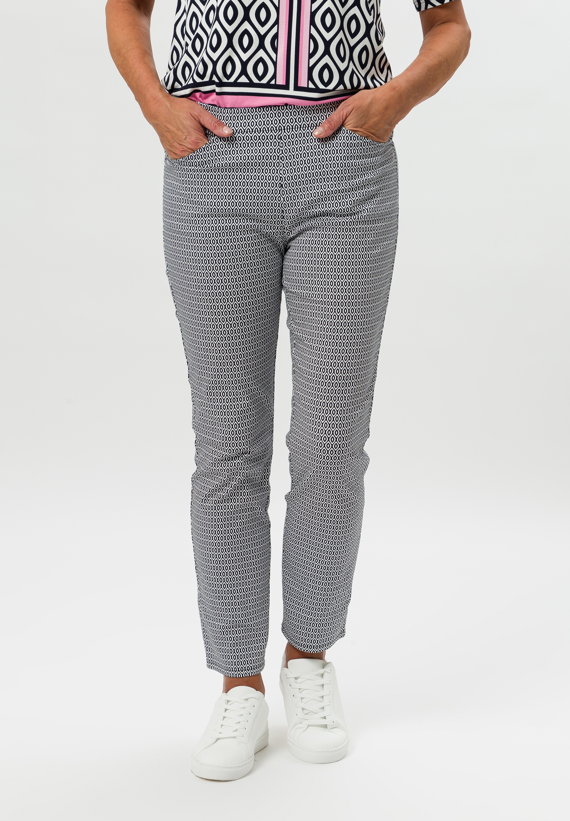 Schlupfhose MIA mit dynamischem Allovermuster - Produktbild 1
