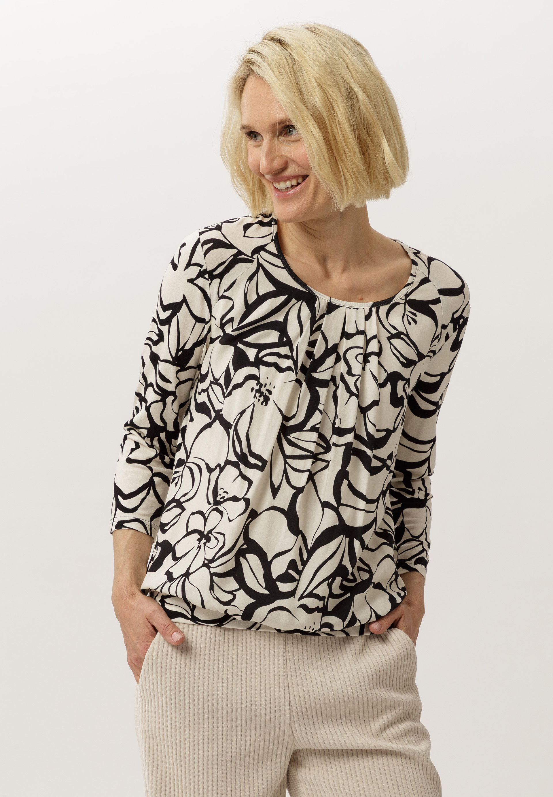 Blusenshirt mit aparter Faltenpartie - Bild 1 Bluse, Langarm, Erwachsener, Person, Frau, Bluse, Langarm, Erwachsener, Person, Frau, Bluse, Langarm, Erwachsener, Person, Frau, Bluse, Langarm, Erwachsener, Person, Frau, Bluse, Langarm, Erwachsener, Person, Frau