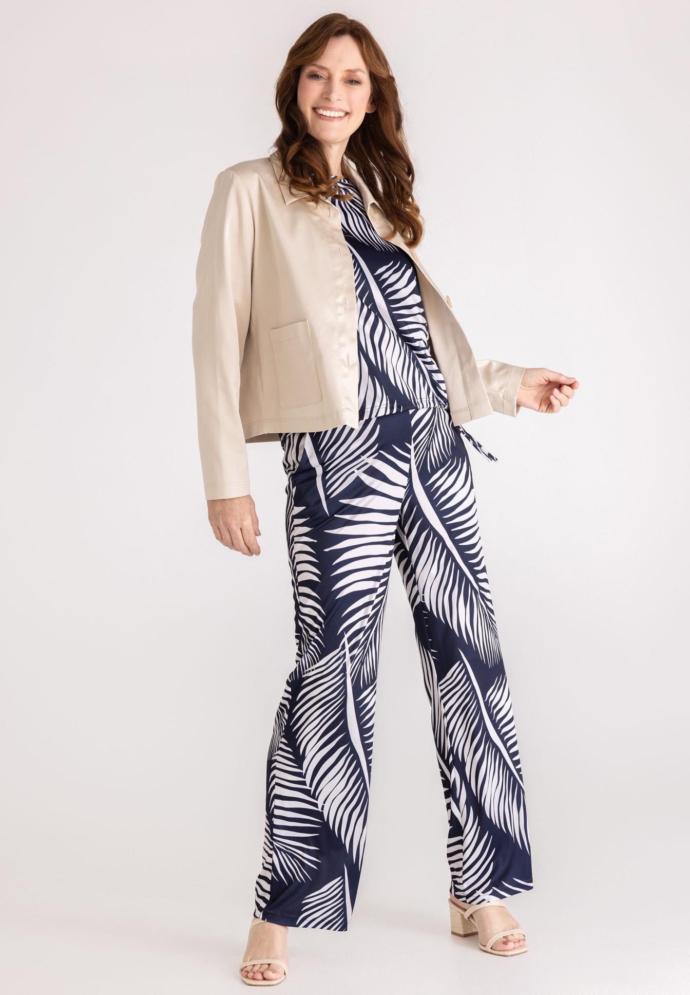 Kurzblazer mit glänzenden Knöpfen - Produktbild 2