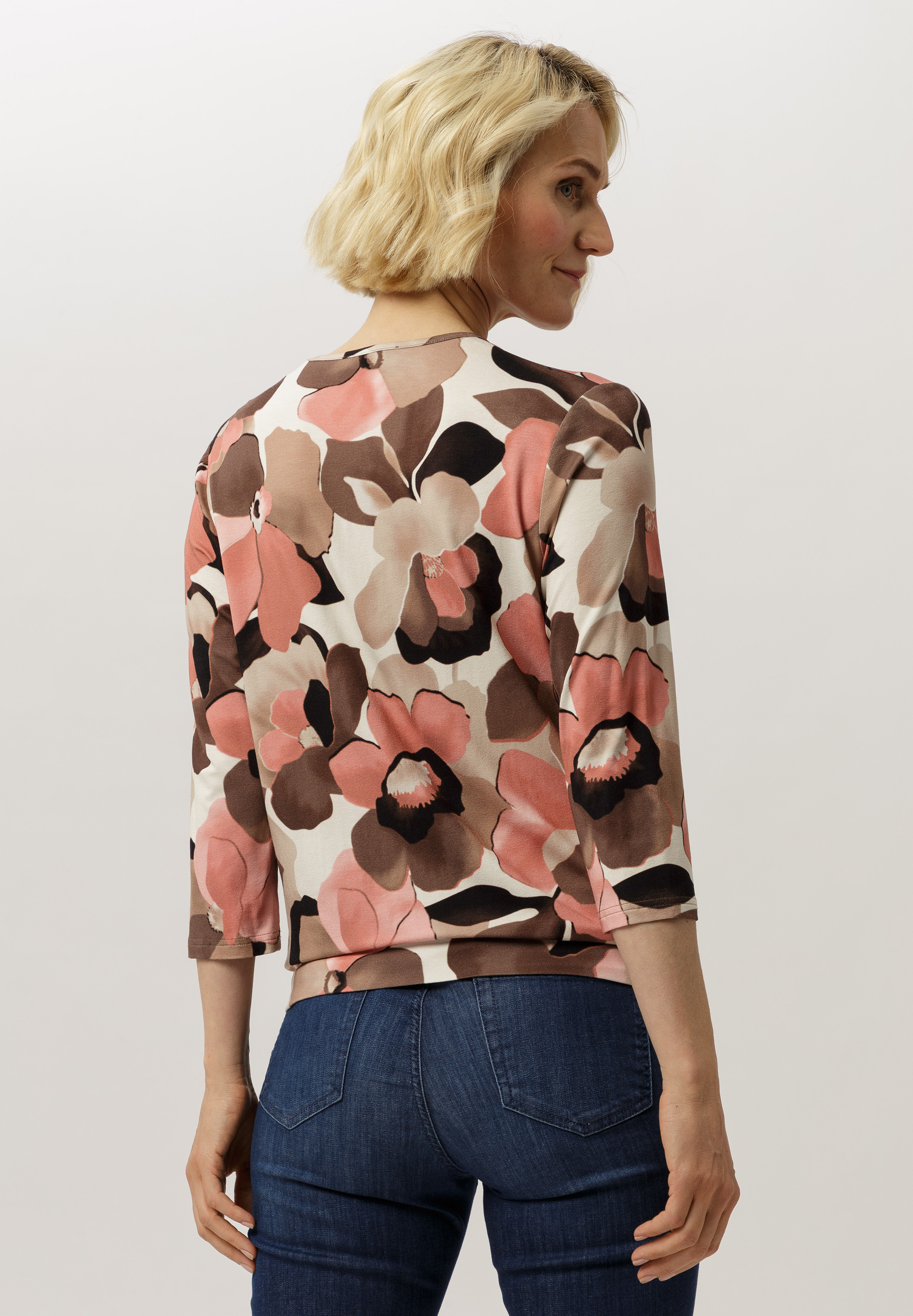 Blusenshirt mit aparter Faltenpartie - Bild 2 Bluse, Langarm, Erwachsener, Person, Frau, Bluse, Langarm, Erwachsener, Person, Frau, Bluse, Langarm, Erwachsener, Person, Frau