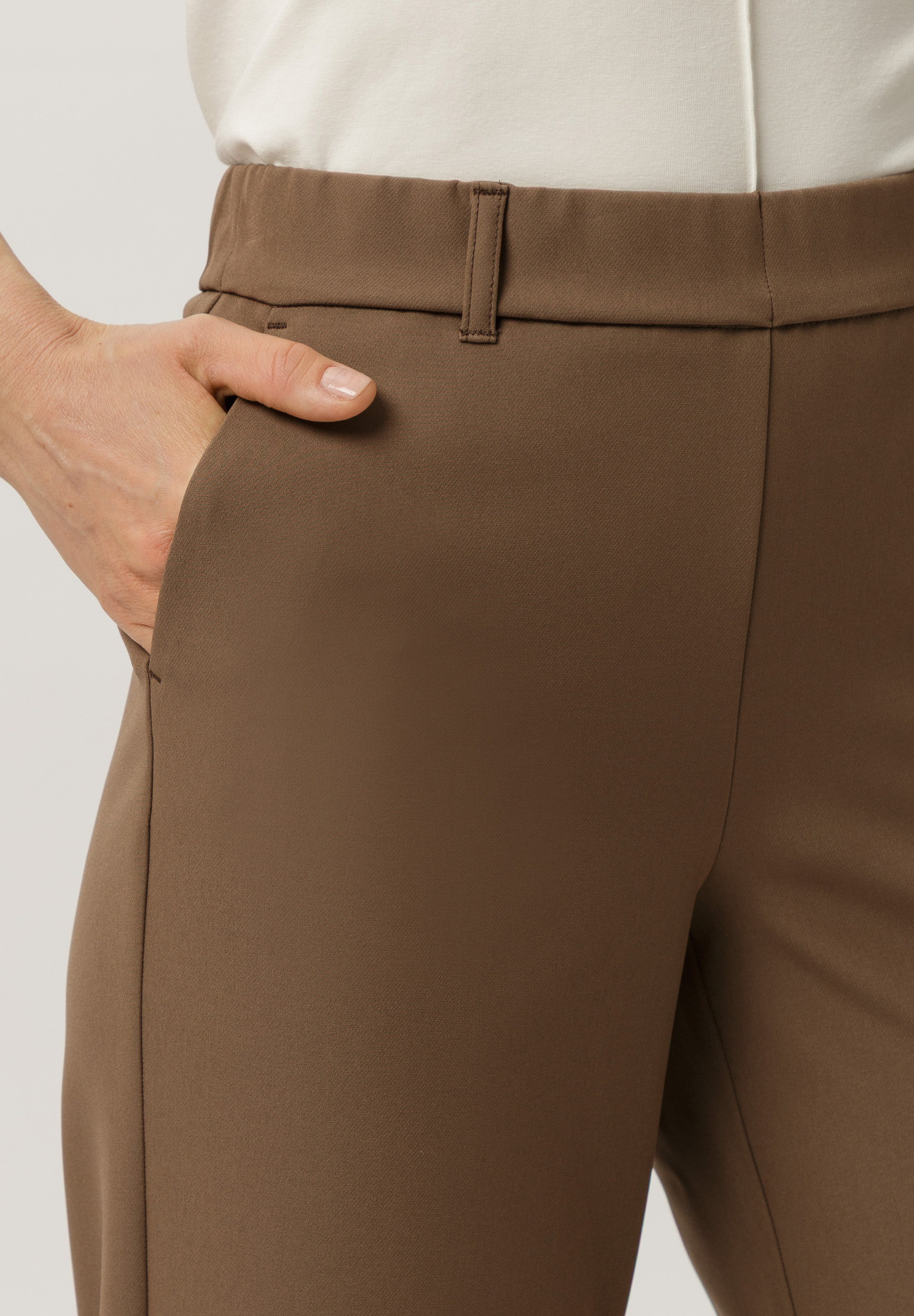 Hose MIA aus PES-Power Stretch - Bild 4 Bekleidung, Hosen, Khaki, Person, Bekleidung, Hosen, Khaki, Person