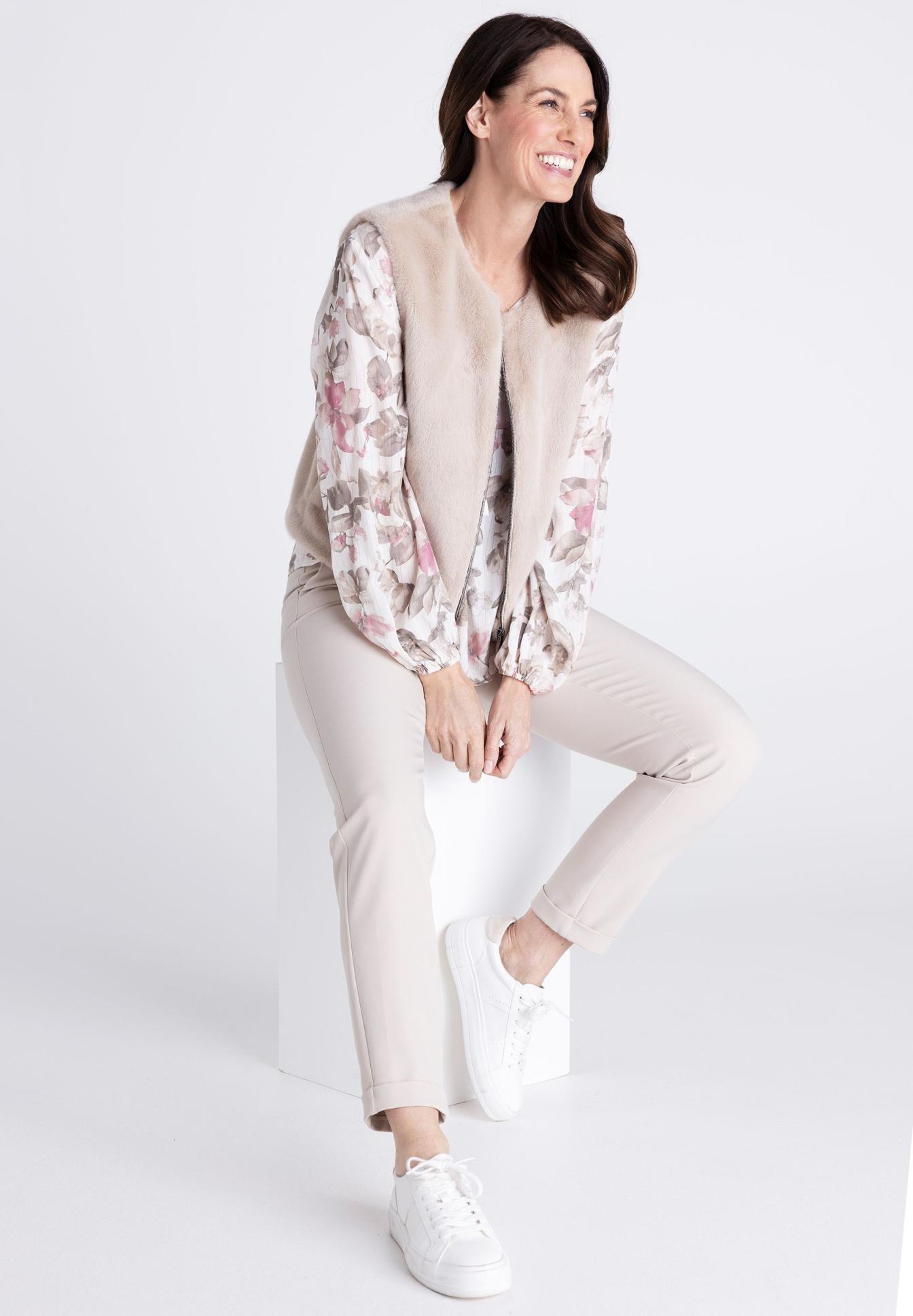 weste, vegan, fleece, bluse, rosa, flower, halsquer, beige, Weste, Kamel, Bluse mit Muster, Hose