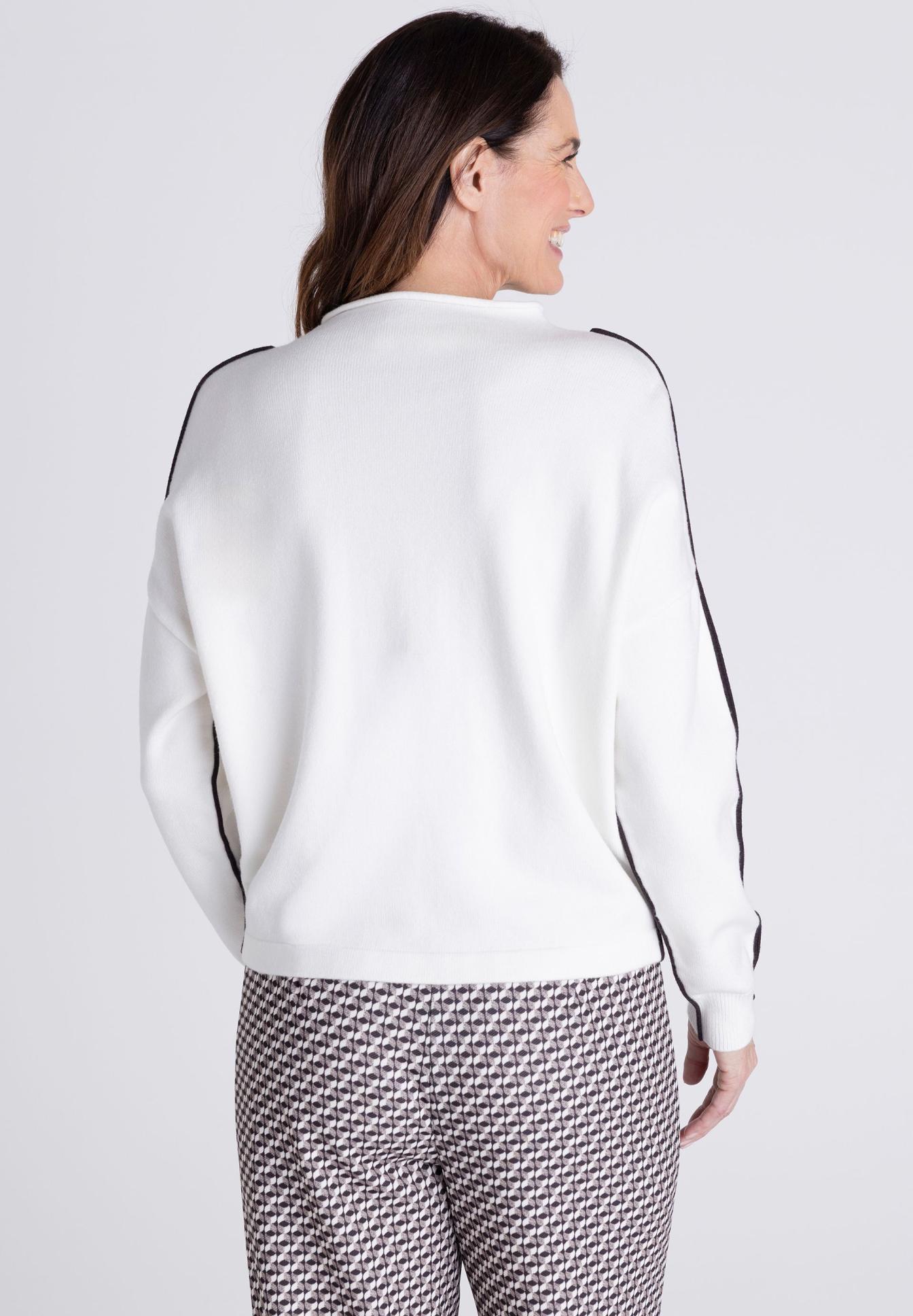 weisses sweatshirt, langarmshirt, sportlicher look, strickstoff, kontraststreifen