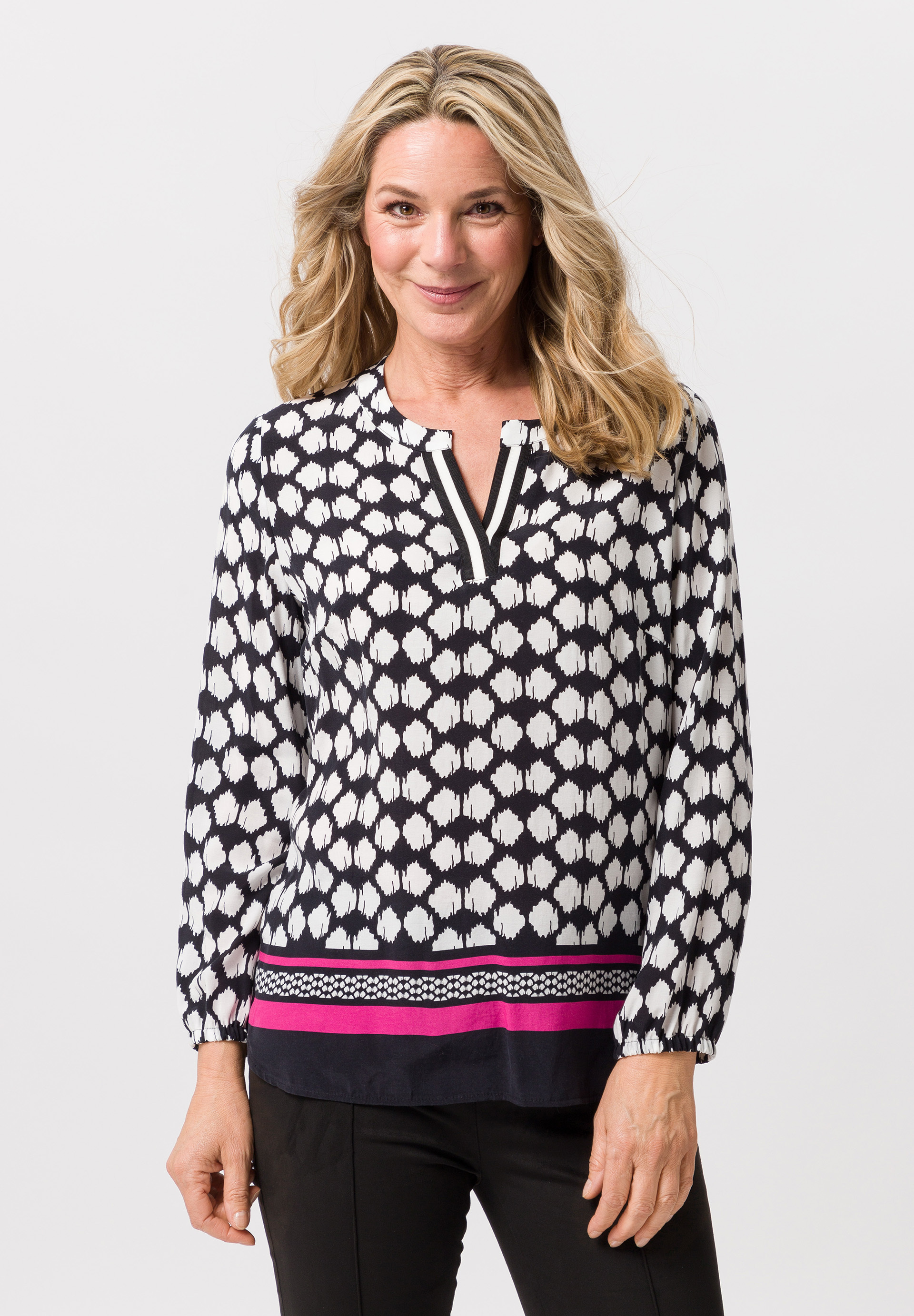 Bluse mit exklusivem Panneauxprint - Bild 1 Bluse, Langarm, Pullover, Person, Frau, Bluse, Langarm, Pullover, Person, Frau, Bluse, Langarm, Pullover, Person, Frau, Bluse, Langarm, Pullover, Person, Frau, Bluse, Langarm, Pullover, Person, Frau, Bluse, Langarm, Pullover, Person, Frau