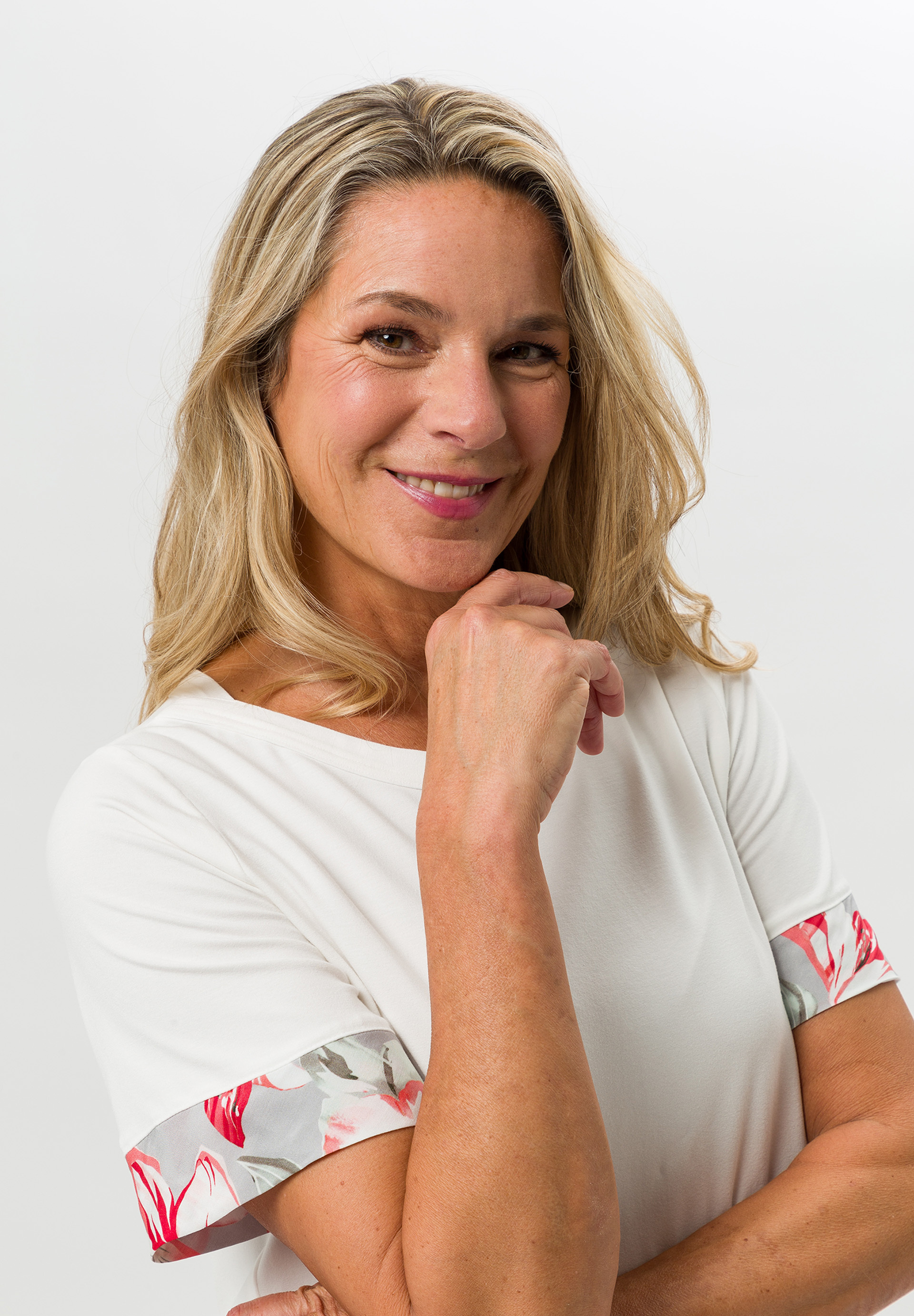 Feminines Shirt im Materialmix - Bild 4