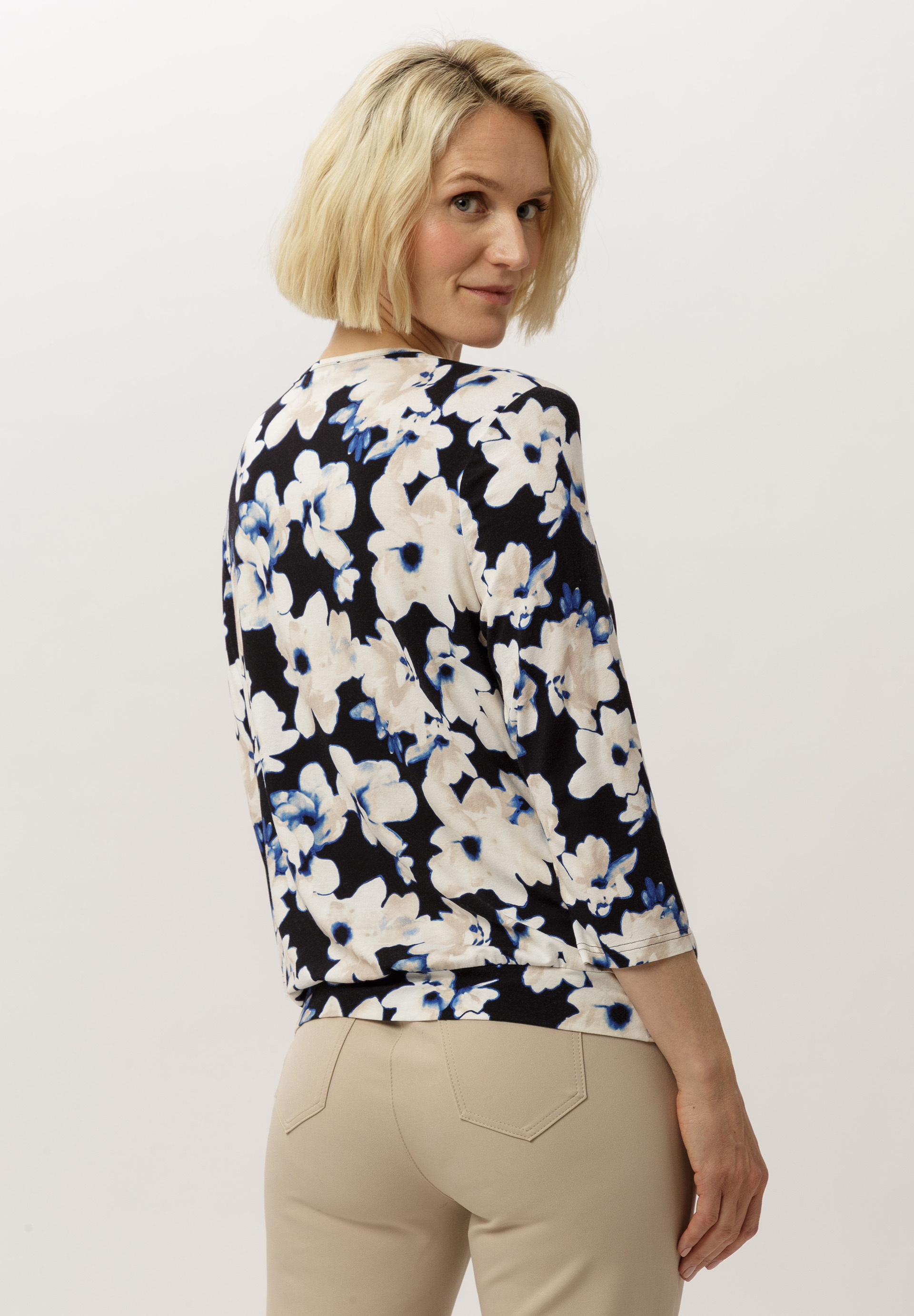 Blusenshirt mit aparter Faltenpartie - Bild 2 Langarm, Bluse, Erwachsener, Person, Frau, Langarm, Bluse, Erwachsener, Person, Frau, Langarm, Bluse, Erwachsener, Person, Frau, Langarm, Bluse, Erwachsener, Person, Frau, Langarm, Bluse, Erwachsener, Person, Frau