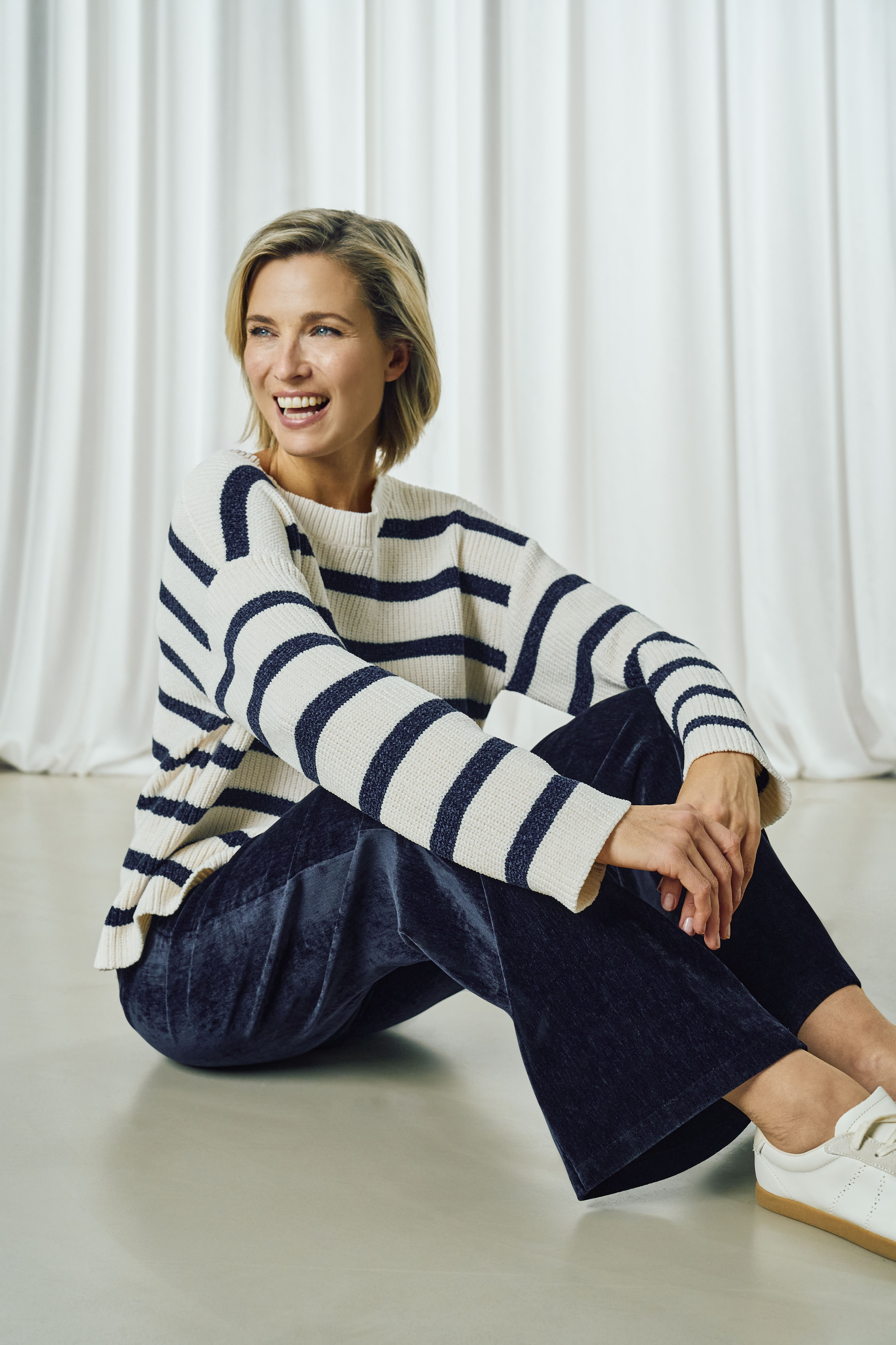 gestreifter Pullover, Strickpullover, Langarmshirt, marine Streifen, Freizeitoutfit
