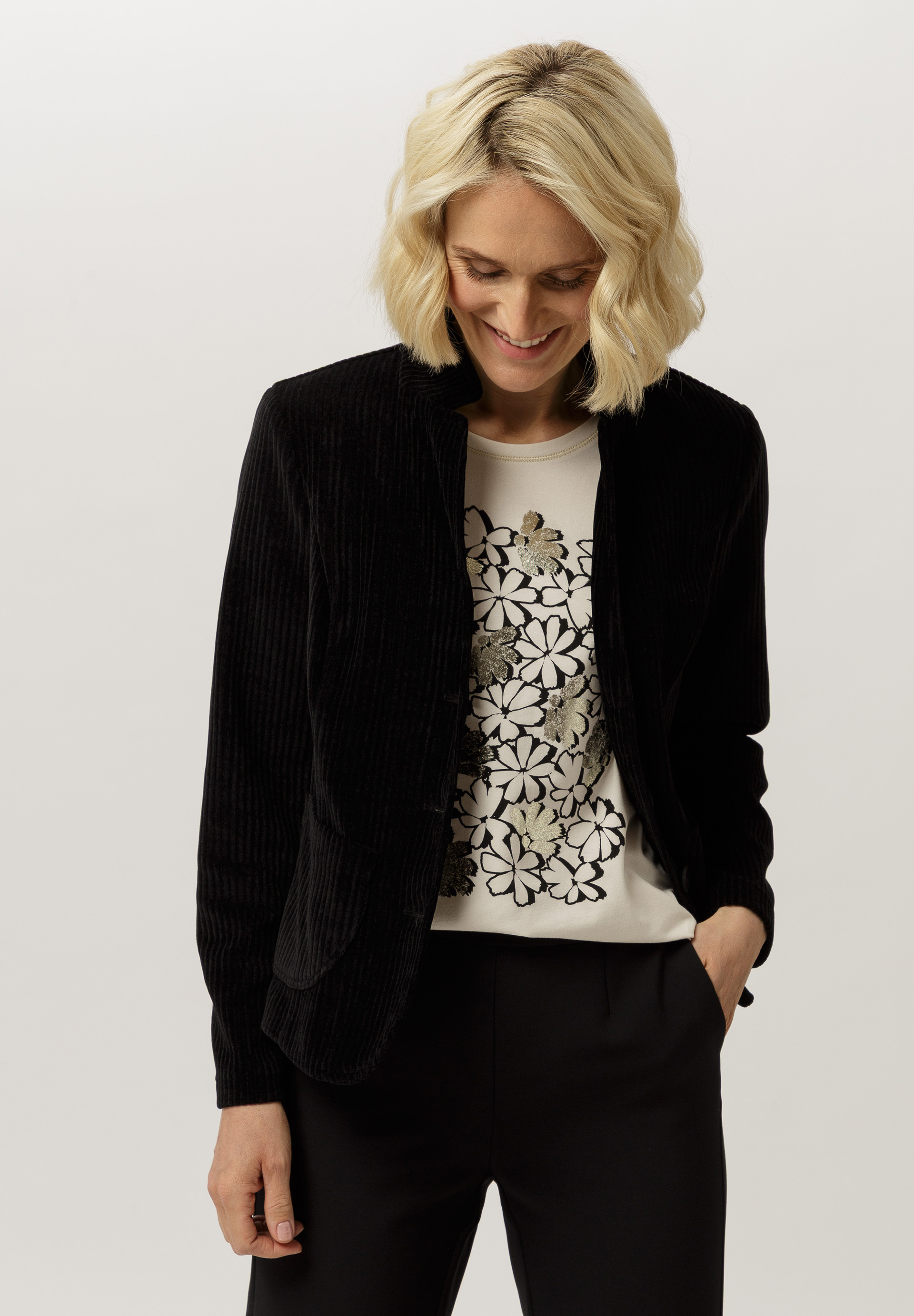Mantel, Jacke, Blazer, Pullover, Person, Mantel, Jacke, Blazer, Pullover, Person, Mantel, Jacke, Blazer, Pullover, Person, Mantel, Jacke, Blazer, Pullover, Person, Mantel, Jacke, Blazer, Pullover, Person, Mantel, Jacke, Blazer, Pullover, Person