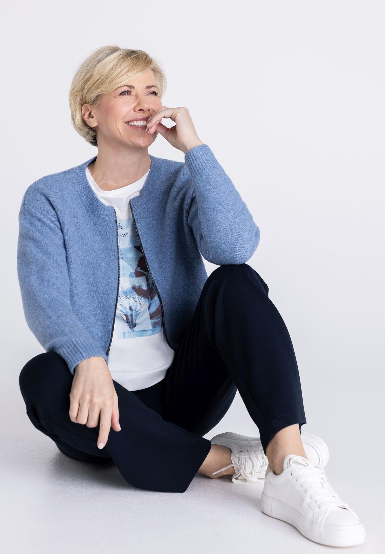 Cardigan, Blau, Strickjacke, Schichtlook, Alltags, cardigan, blau, strickjacke, casual, Sneaker, cardigan, blau, strick, pullover, casual, cardigan, blau, strickjacke, pullover, casual