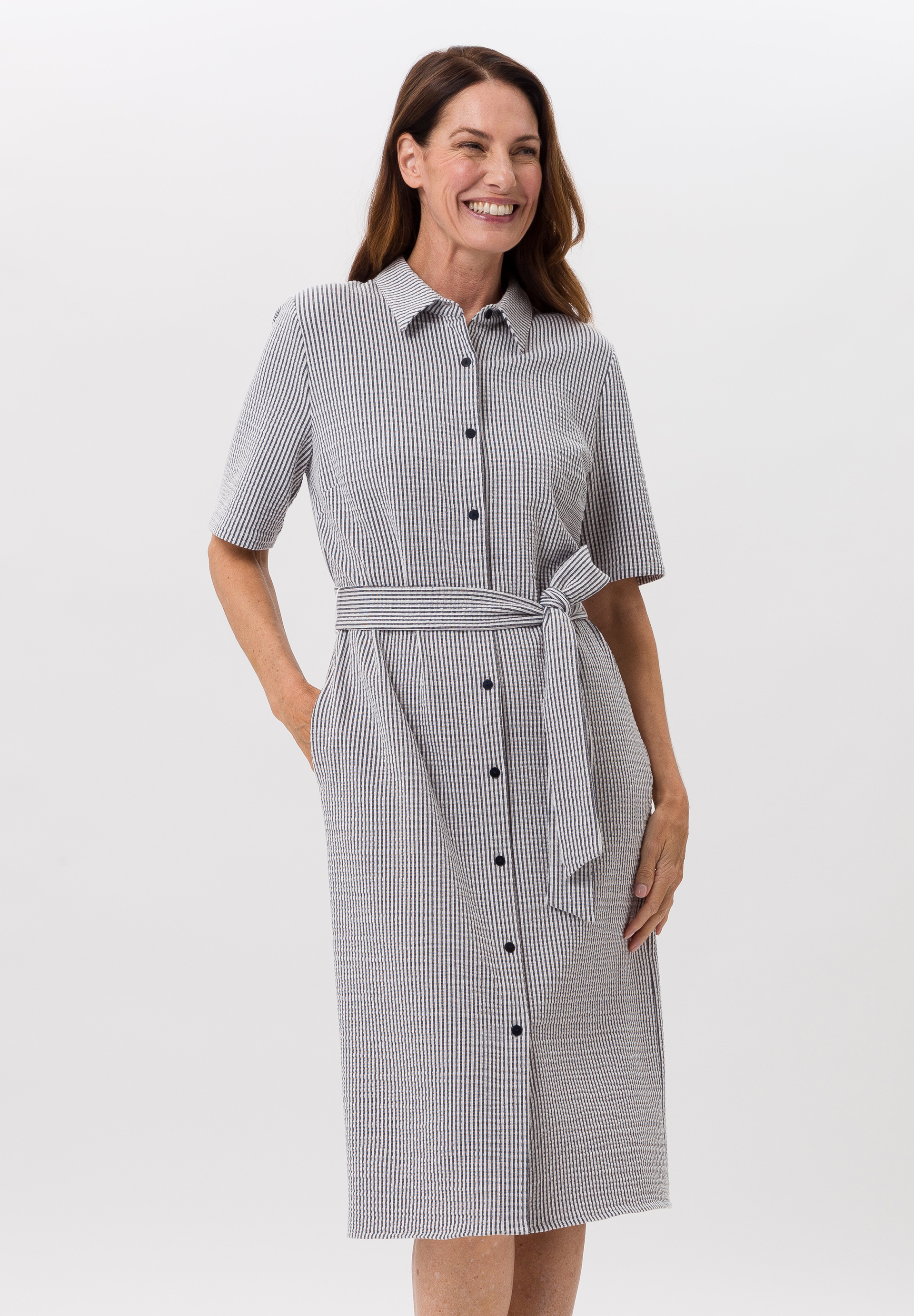 Kleid in modernem Seersucker - Bild 1 Kleid in modernem Seersucker - Bild 1