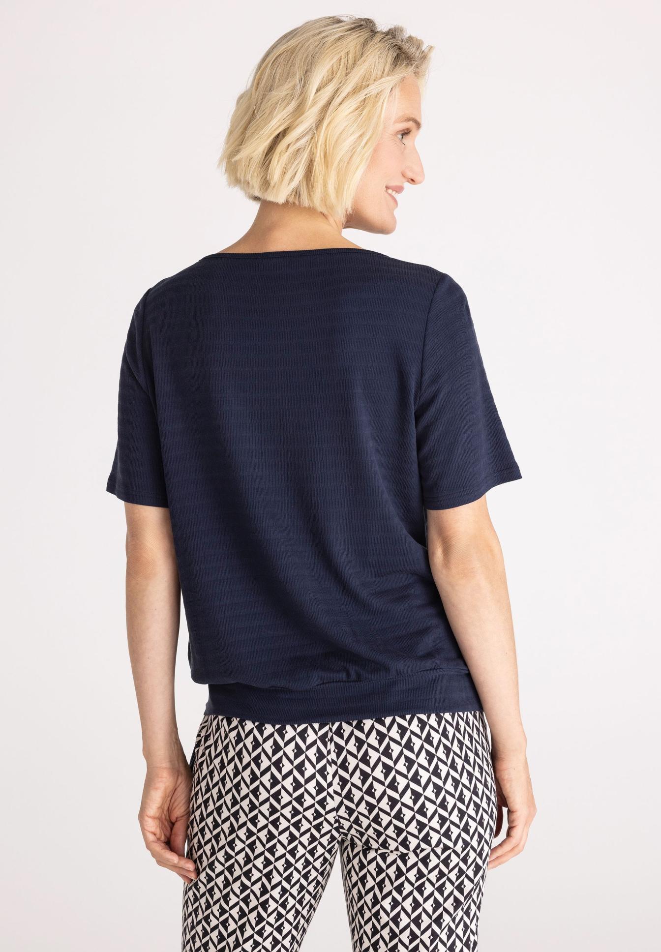 dunkelblaues Shirt, Kurzarm T-Shirt, Rundhalsausschnitt, Geometrischer Muster, baumwollartiges Material, Top, Navy, Short sleeve, Kapuzenlose, Dunkelblau, damen t-shirt, kurzarm, navy, jersey, bequem, Damen-Top, Short-Sleeve, Navy, Rippkante, Casual