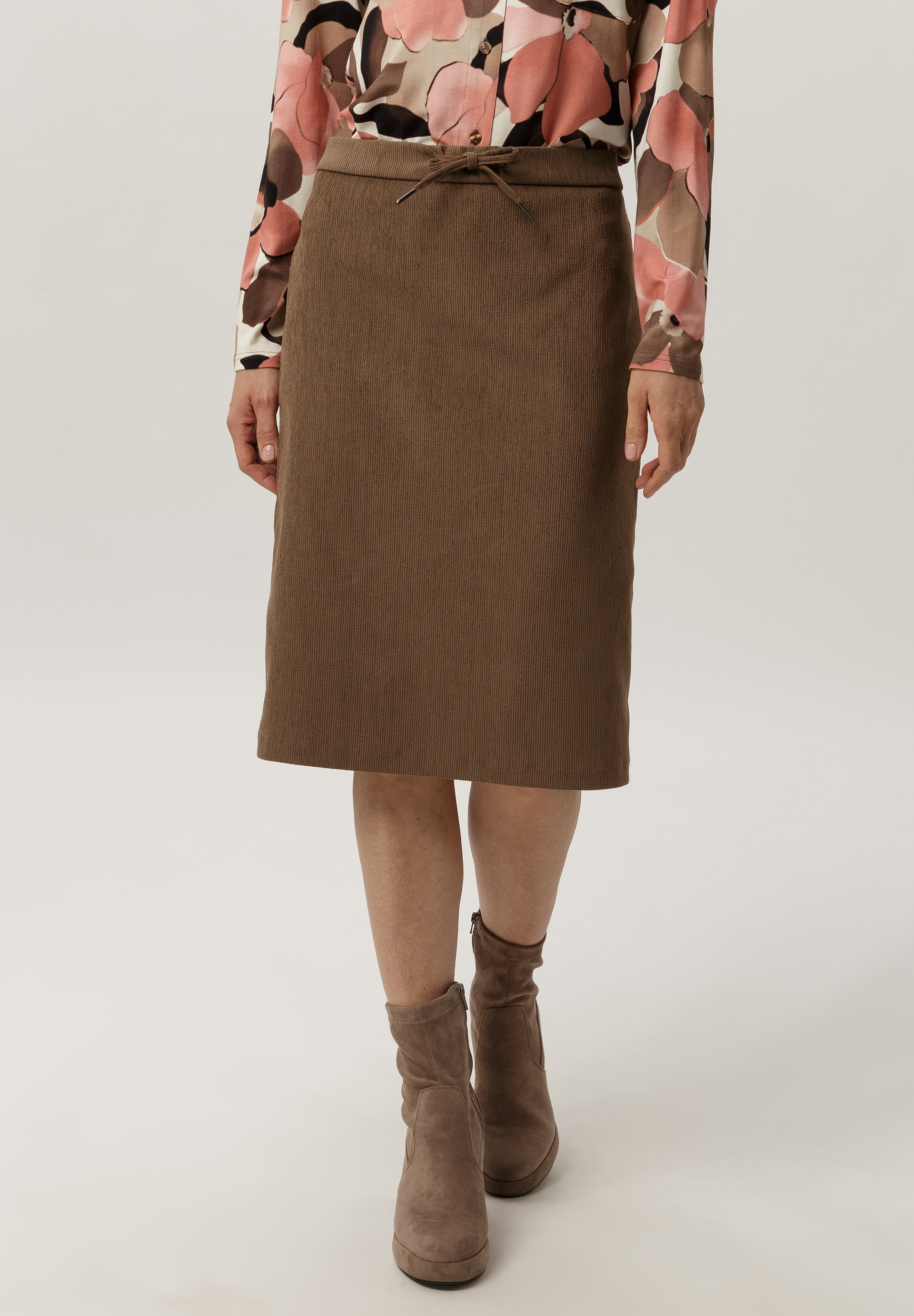 Skirt In fine stretch corduroy - Bild 1 Rock, Erwachsener, Weiblich, Person, Frau, Rock, Erwachsener, Weiblich, Person, Frau, Rock, Erwachsener, Weiblich, Person, Frau, Rock, Erwachsener, Weiblich, Person, Frau, Rock, Erwachsener, Weiblich, Person, Frau