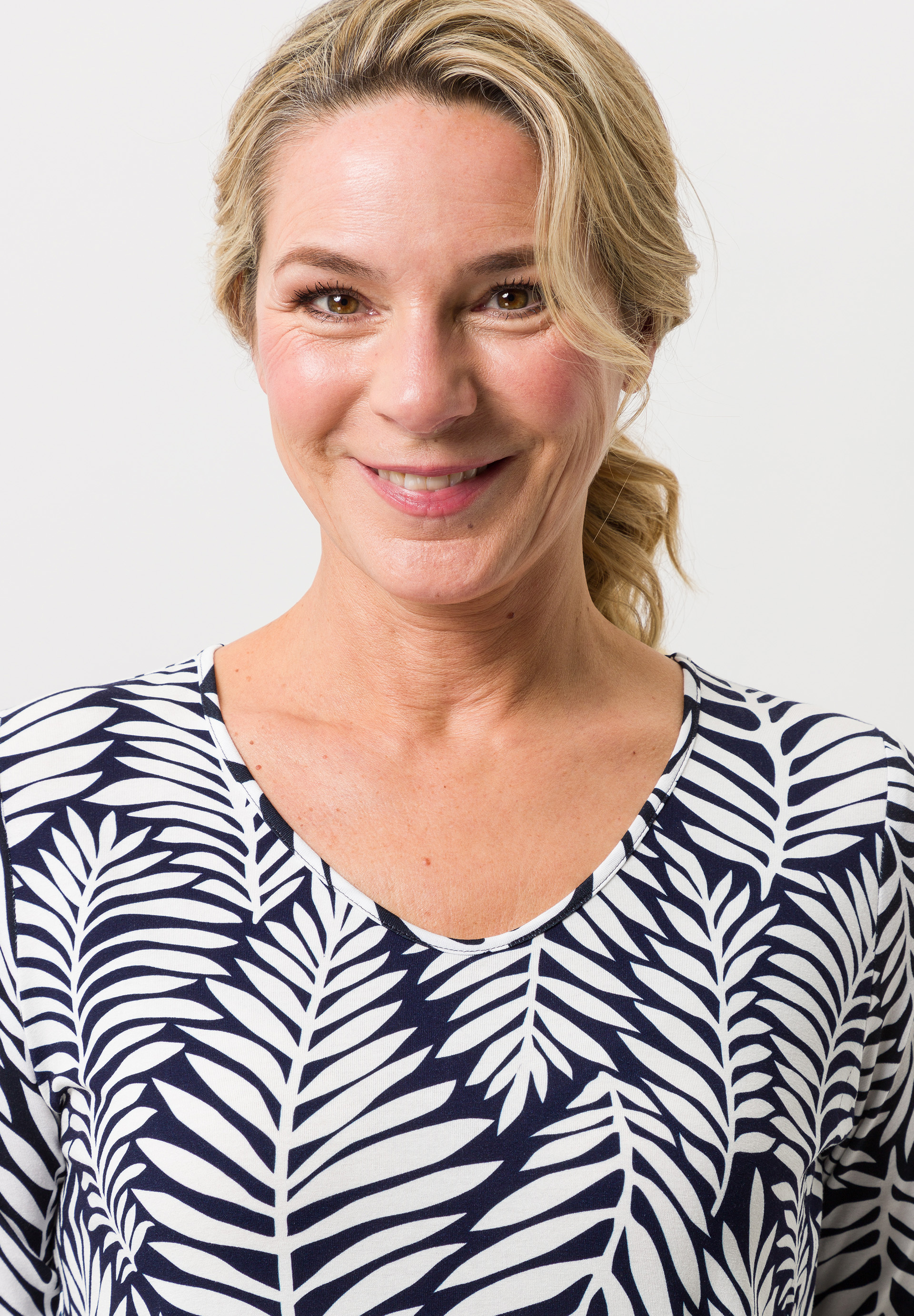 Shirt mit seitlichem Bindeband - Bild 4 Shirt mit seitlichem Bindeband - Bild 4