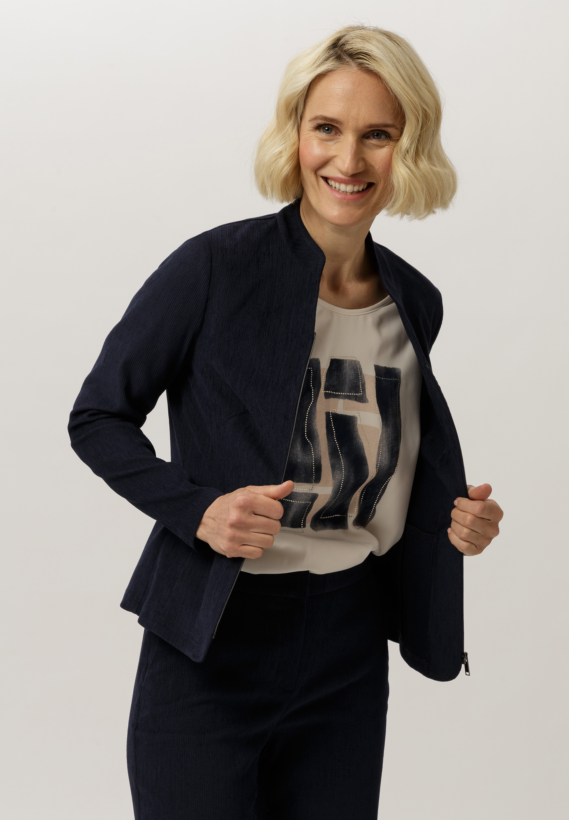 Blazer aus elastischer Cordqualität und Reißverschluss - Bild 1 Blazer aus elastischer Cordqualität und Reißverschluss - Bild 1