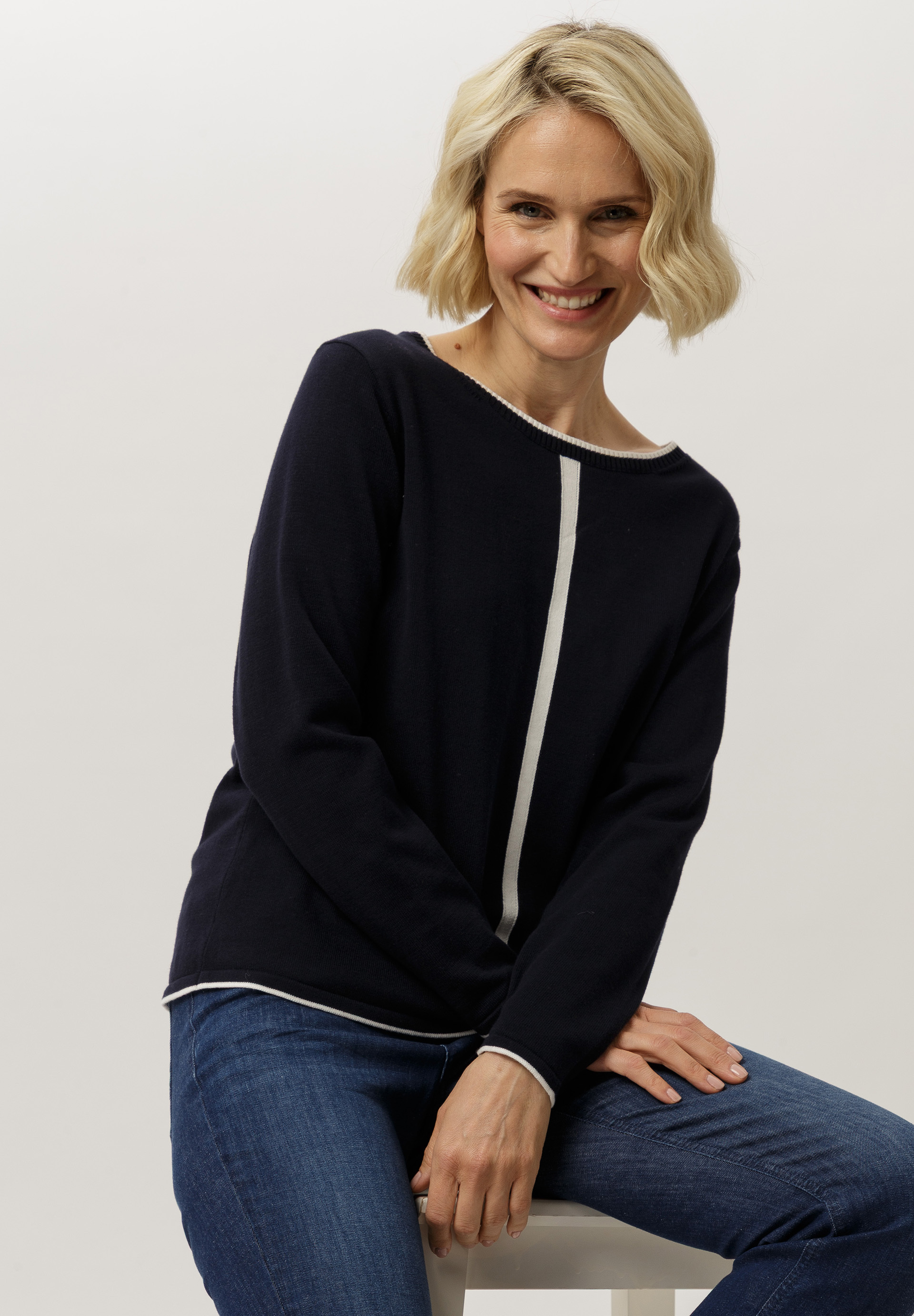 Strickpullover mit Farbakzent in Kontrast - Produktbild 1