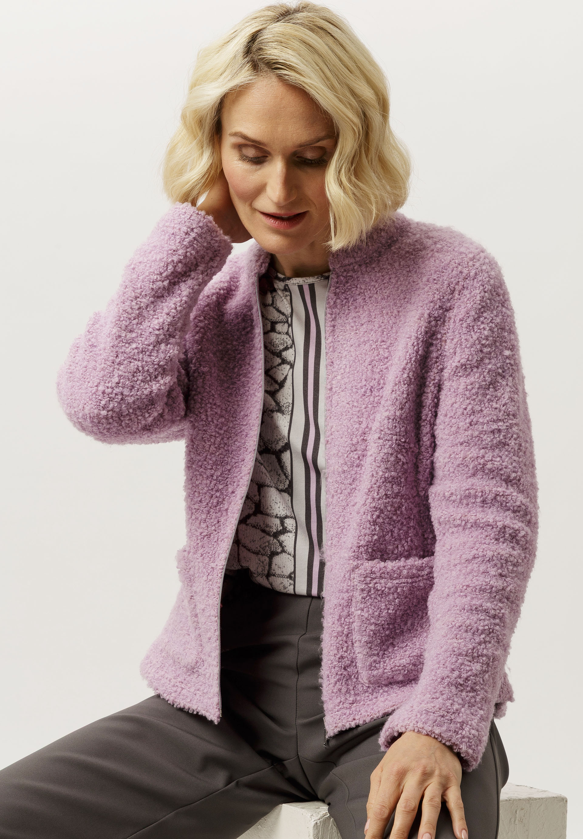 Strickjacke aus Bouclégarn Strickjacke aus Bouclégarn - Produktbild 1