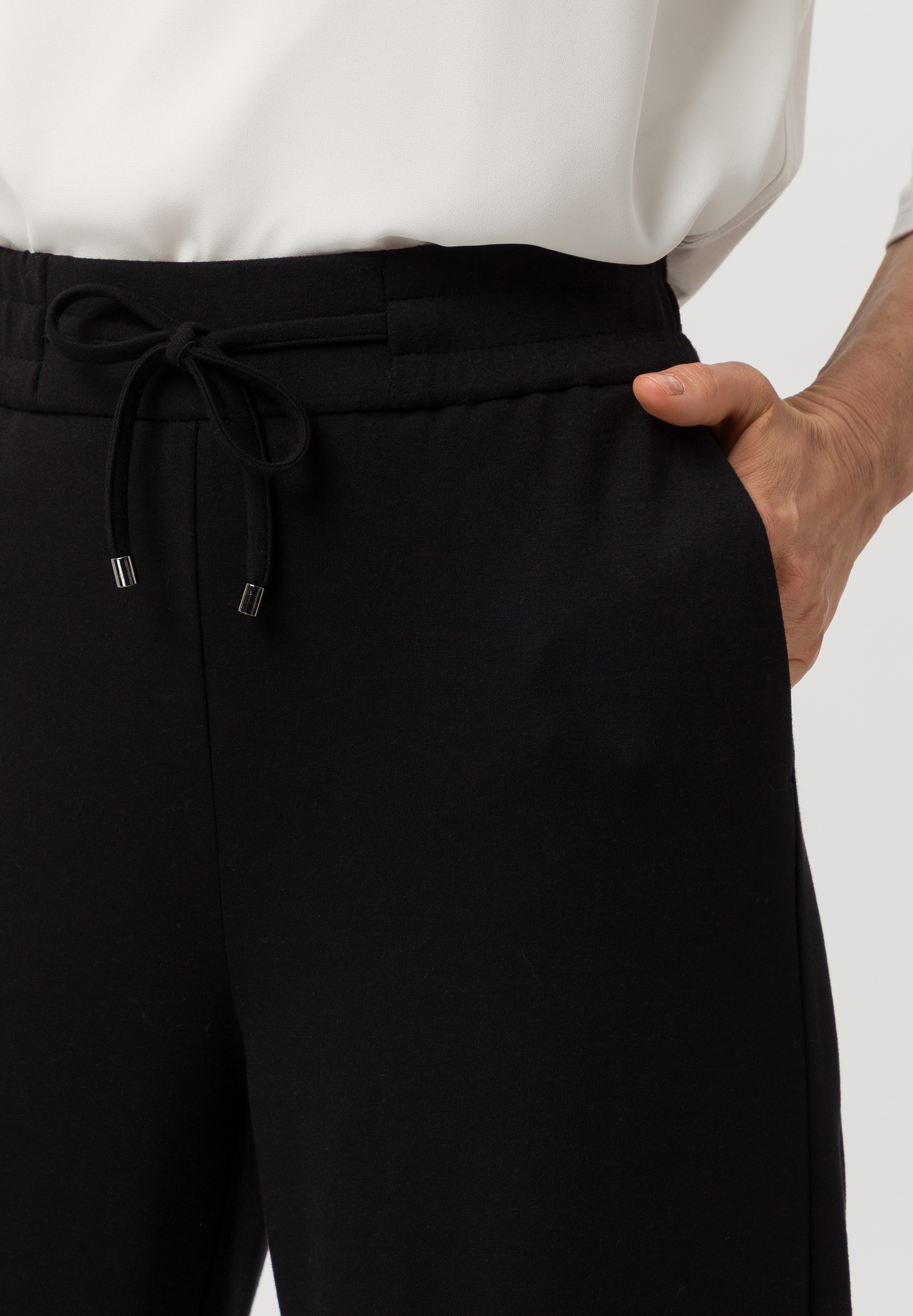 Wide Leg Pants mit Bindeband - Bild 4 Hosen, Kurze Hosen, Erwachsener, Person, Frau, Hosen, Kurze Hosen, Erwachsener, Person, Frau, Hosen, Kurze Hosen, Erwachsener, Person, Frau, Hosen, Kurze Hosen, Erwachsener, Person, Frau, Hosen, Kurze Hosen, Erwachsener, Person, Frau